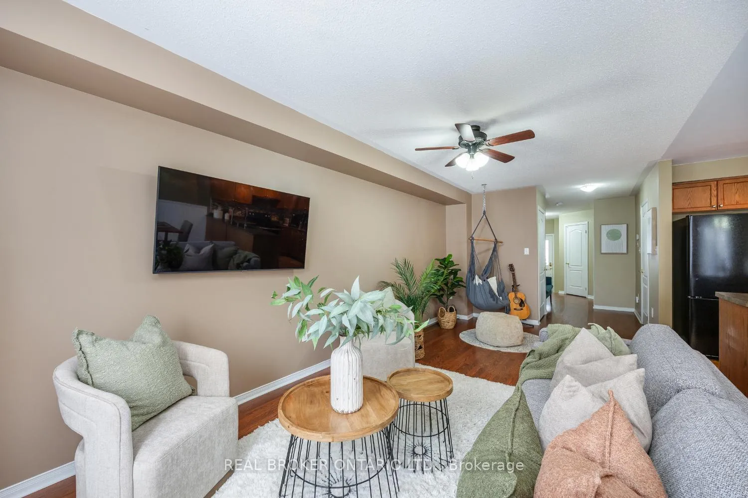 Photo 12 of Unit 5, 253 Sprucewood Crescent, Clarington, Bowmanville — HOMEH