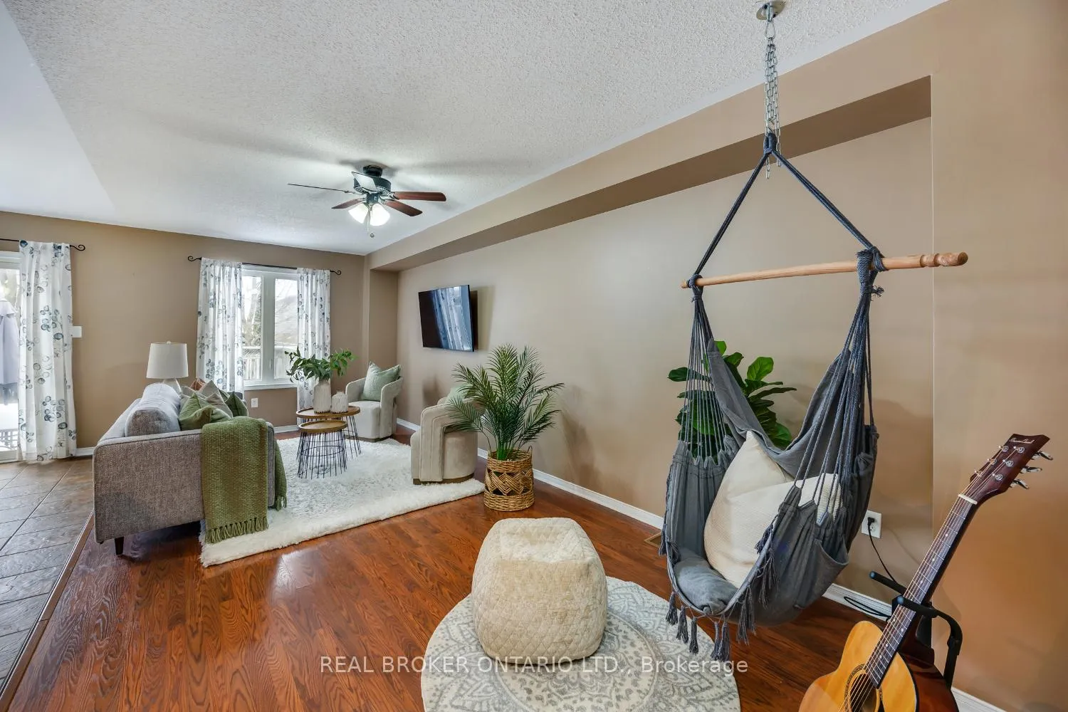 Photo 13 of Unit 5, 253 Sprucewood Crescent, Clarington, Bowmanville — HOMEH