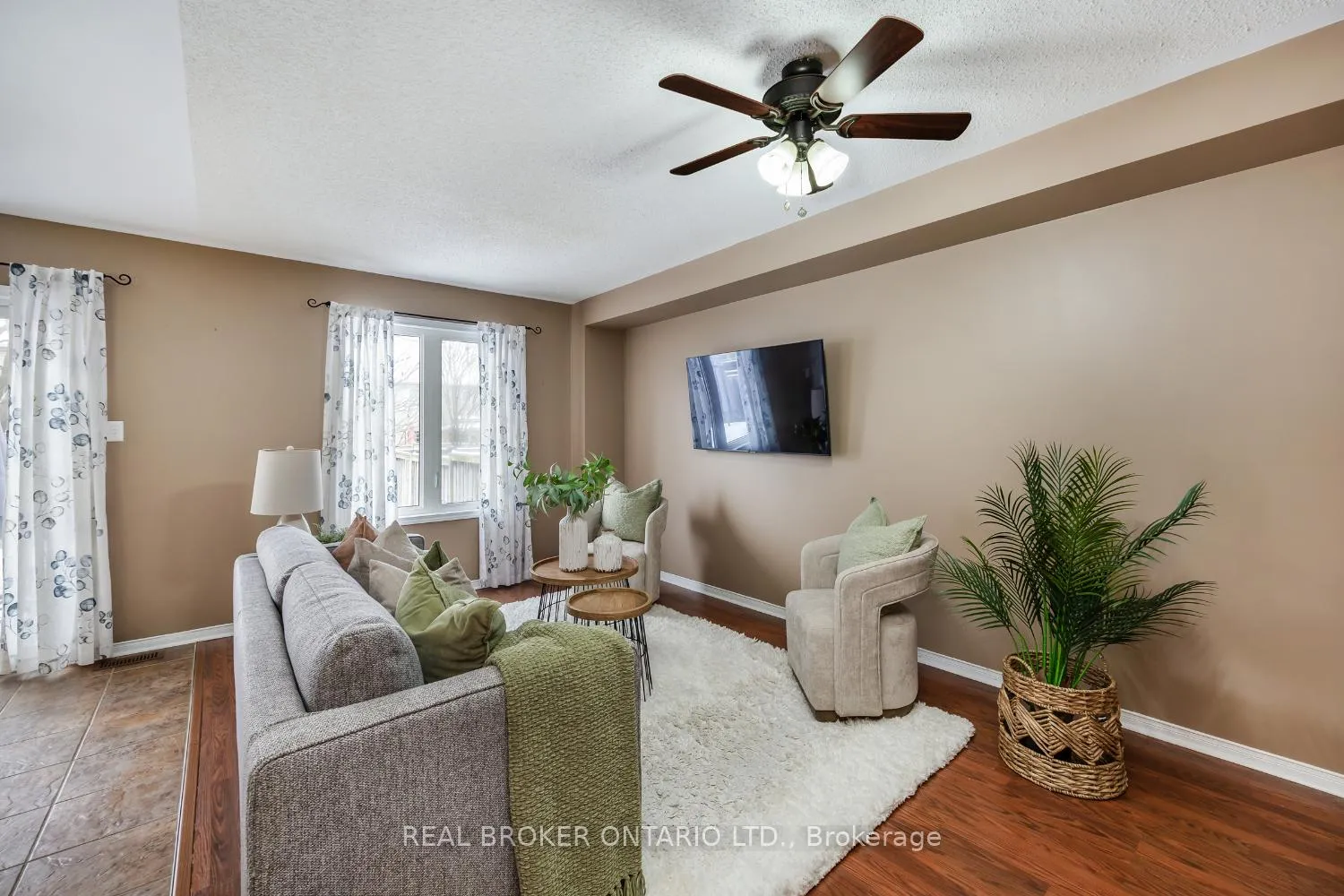 Photo 14 of Unit 5, 253 Sprucewood Crescent, Clarington, Bowmanville — HOMEH