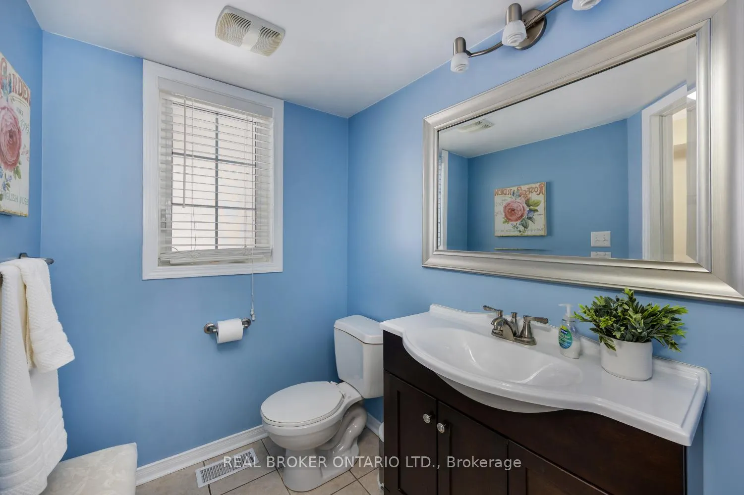 Photo 15 of Unit 5, 253 Sprucewood Crescent, Clarington, Bowmanville — HOMEH