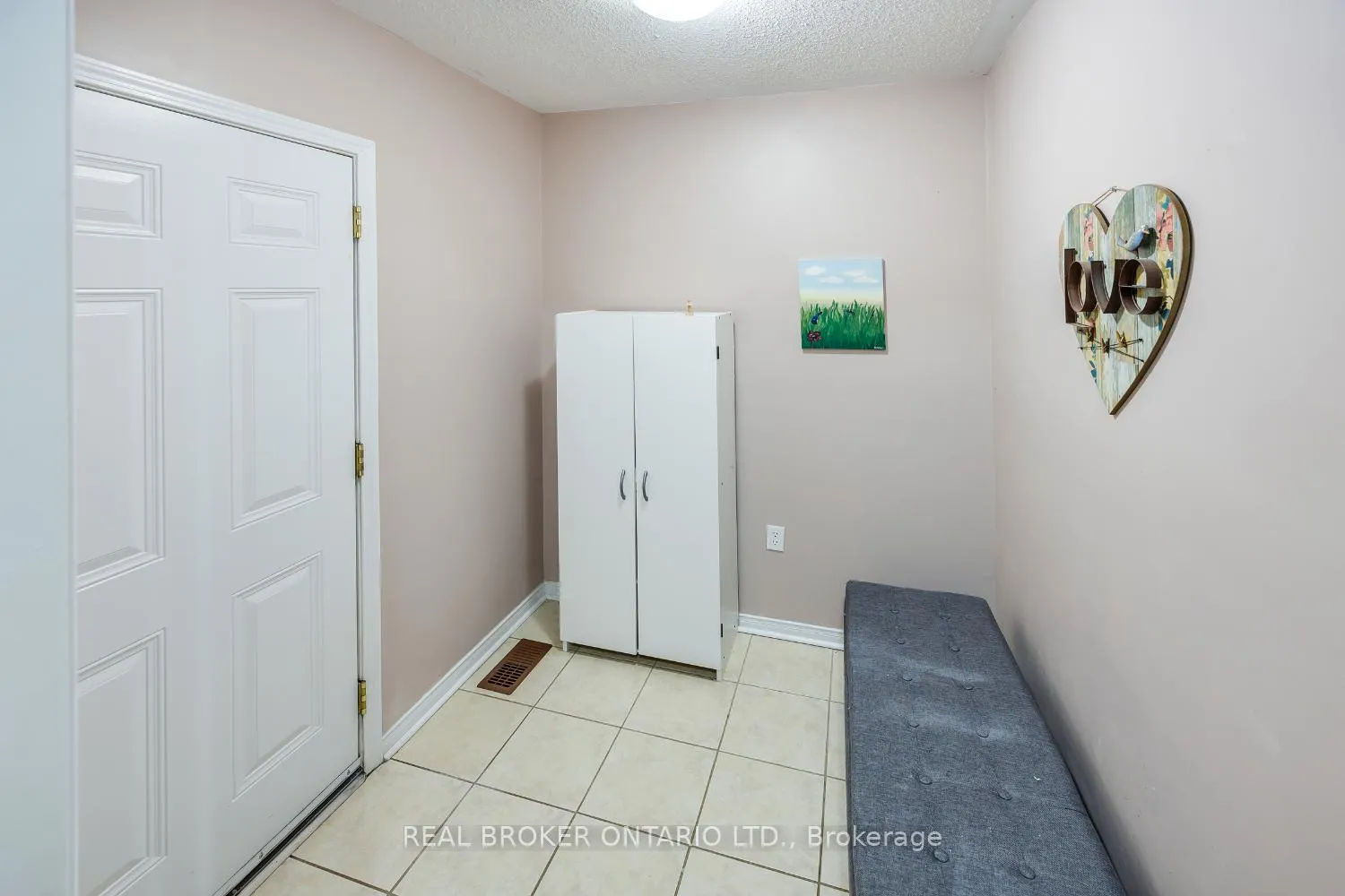 Photo 16 of Unit 5, 253 Sprucewood Crescent, Clarington, Bowmanville — HOMEH