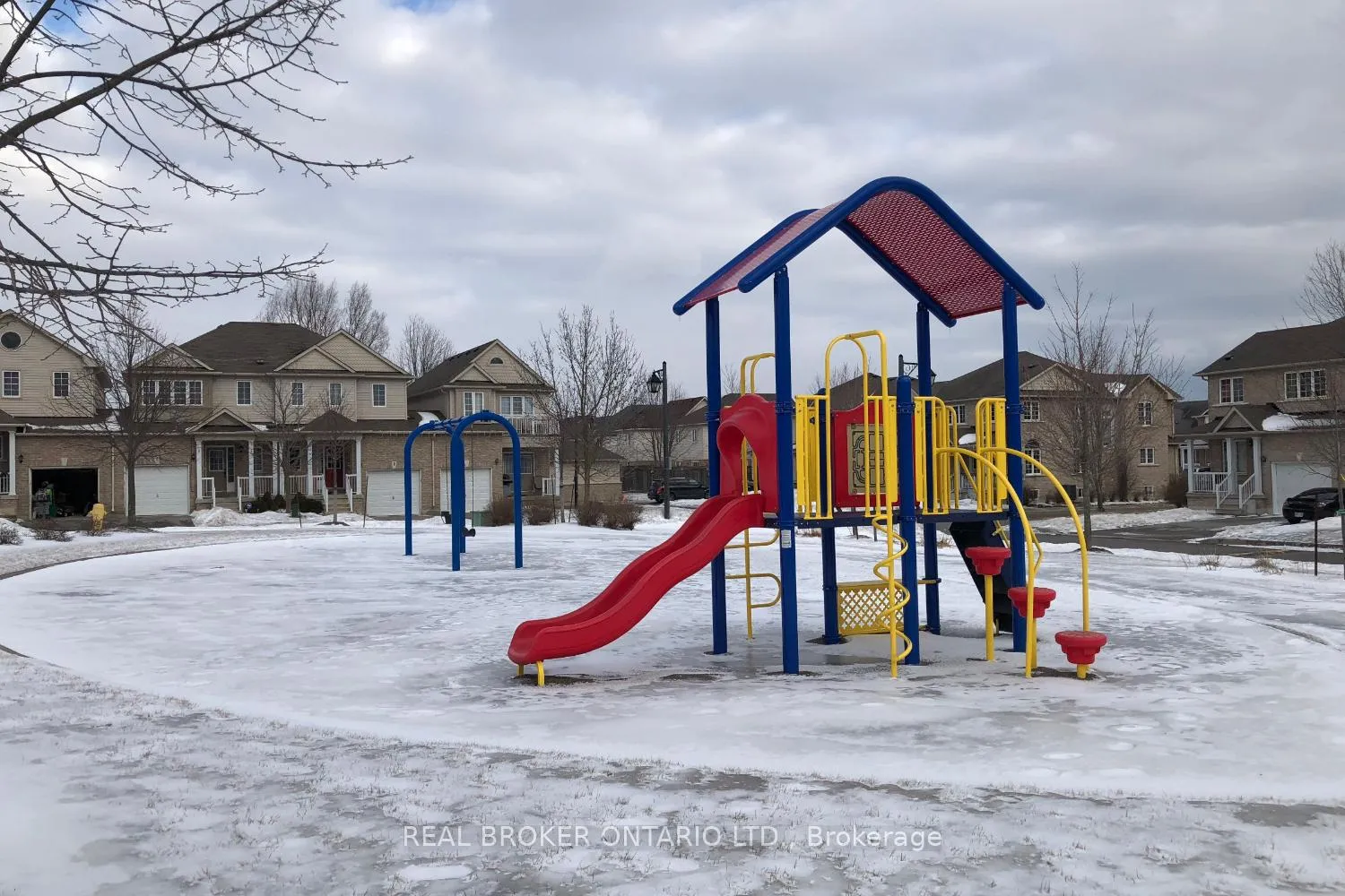 Photo 28 of Unit 5, 253 Sprucewood Crescent, Clarington, Bowmanville — HOMEH
