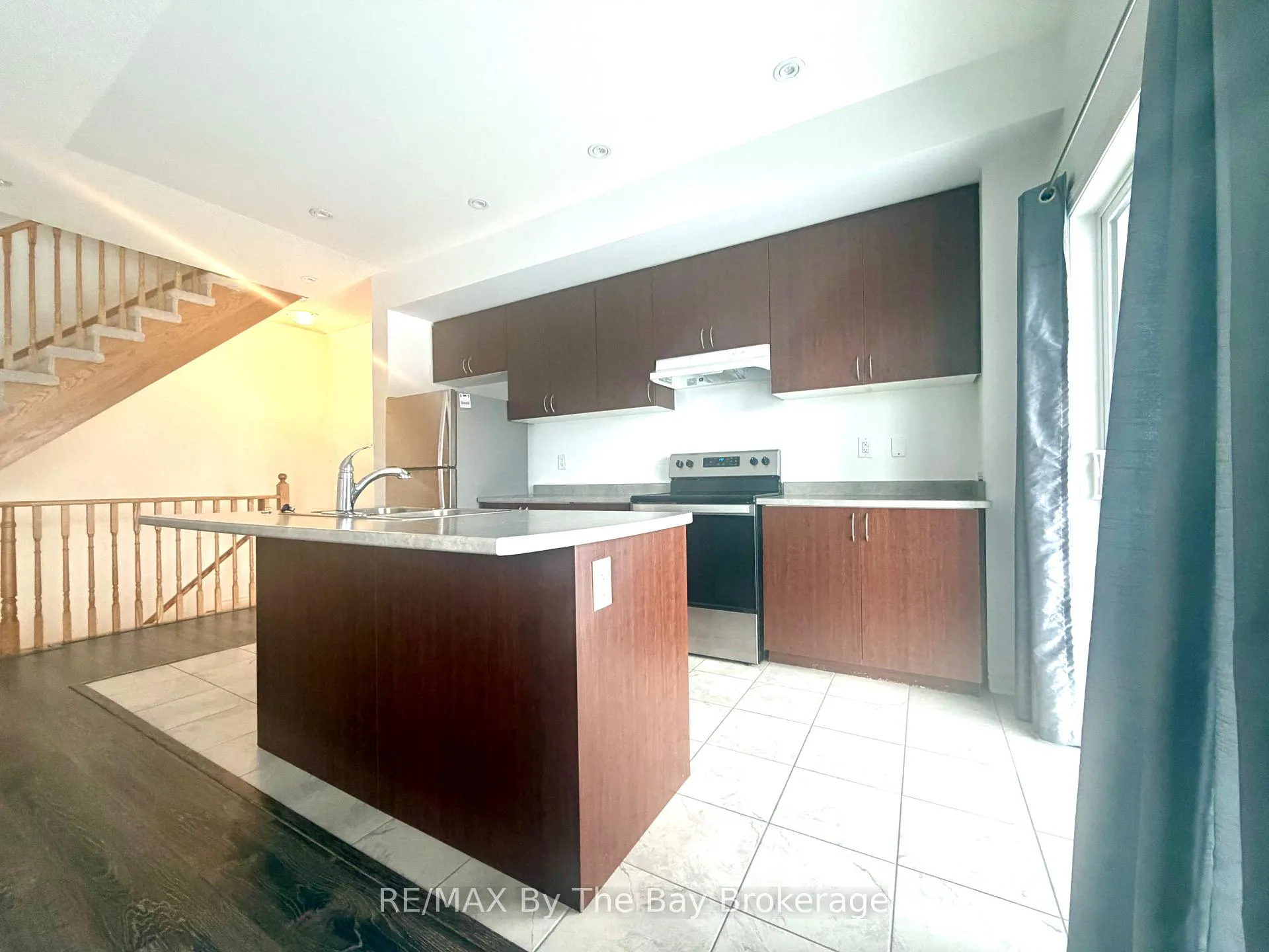 Photo 3 of 20 Hills Thistle Drive, Wasaga Beach — HOMEH