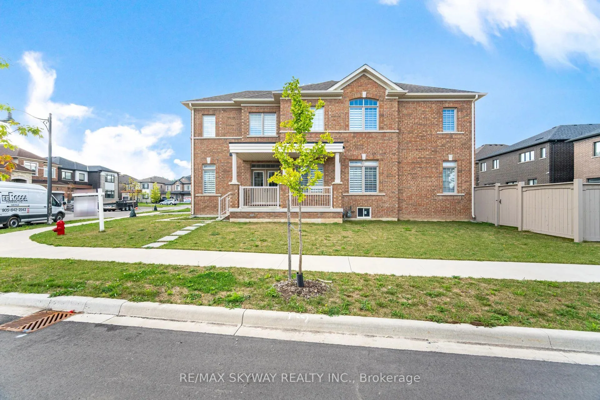 Photo 1 of 68 Pond View Gate, Hamilton, Waterdown — HOMEH