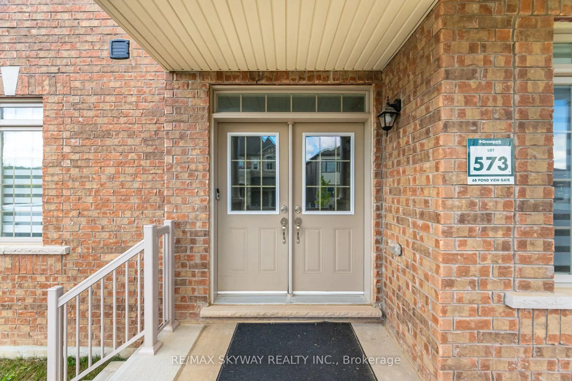 Photo 4 of 68 Pond View Gate, Hamilton, Waterdown — HOMEH