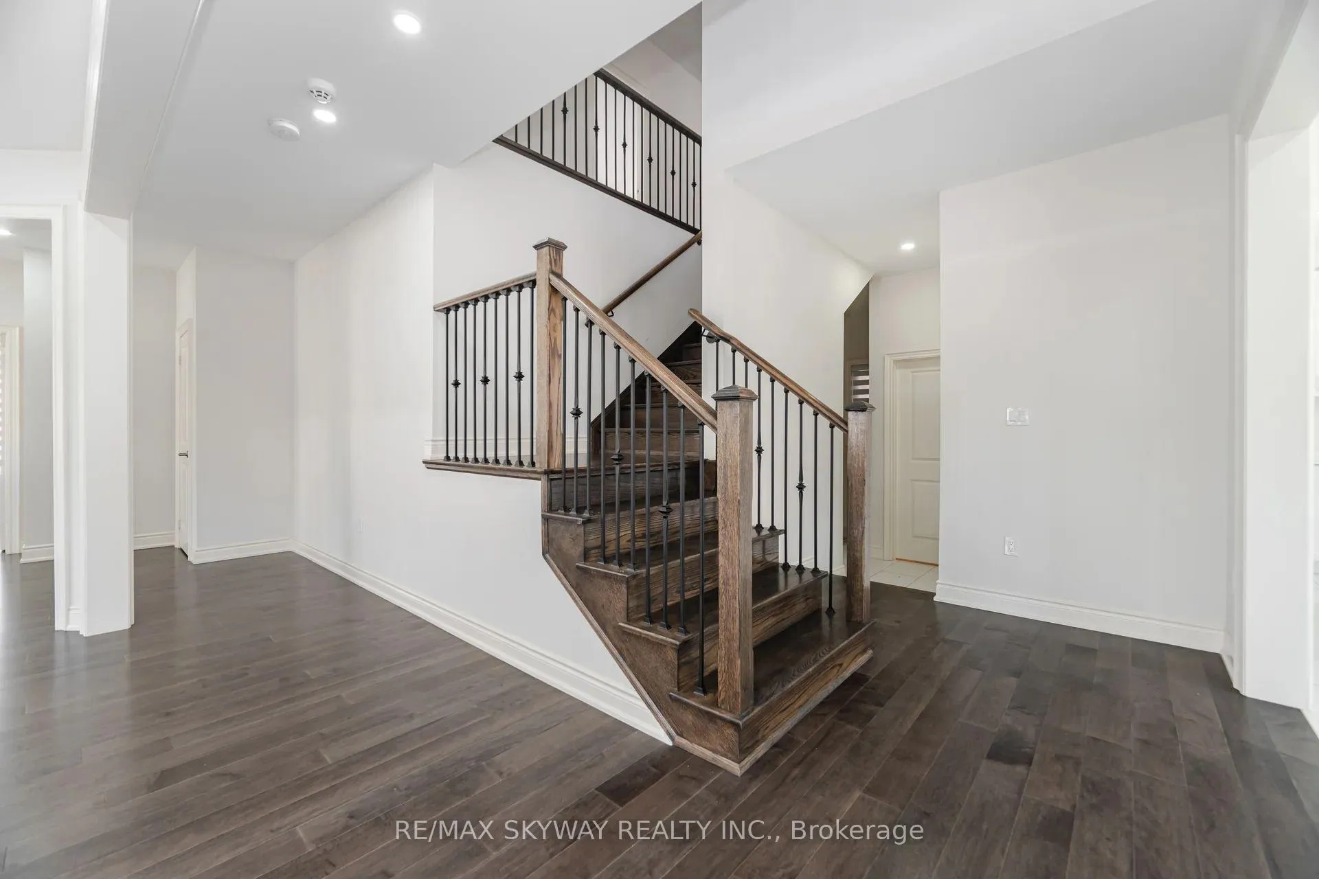 Photo 21 of 68 Pond View Gate, Hamilton, Waterdown — HOMEH