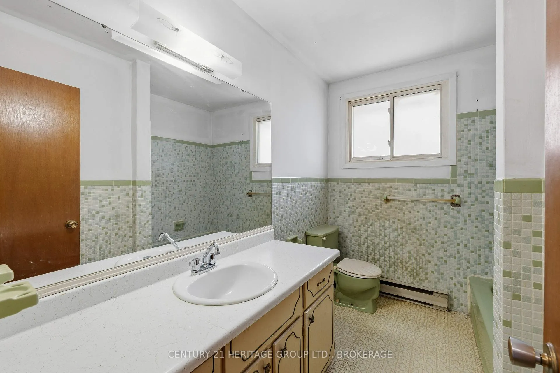 Photo 13 of 634 Fleet Street, Kingston, South of Taylor-Kidd Blvd — HOMEH