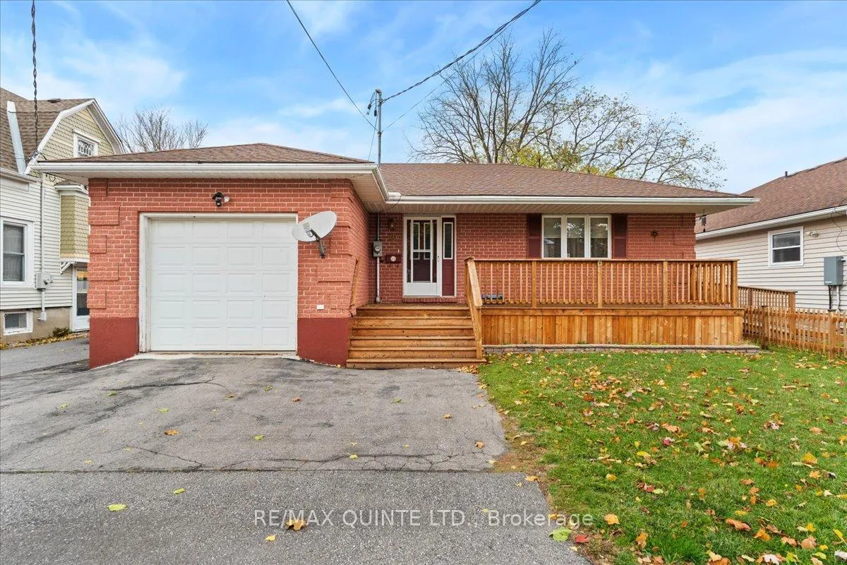 Photo 2 of 16 Maple Avenue, Prince Edward County, Picton Ward — HOMEH