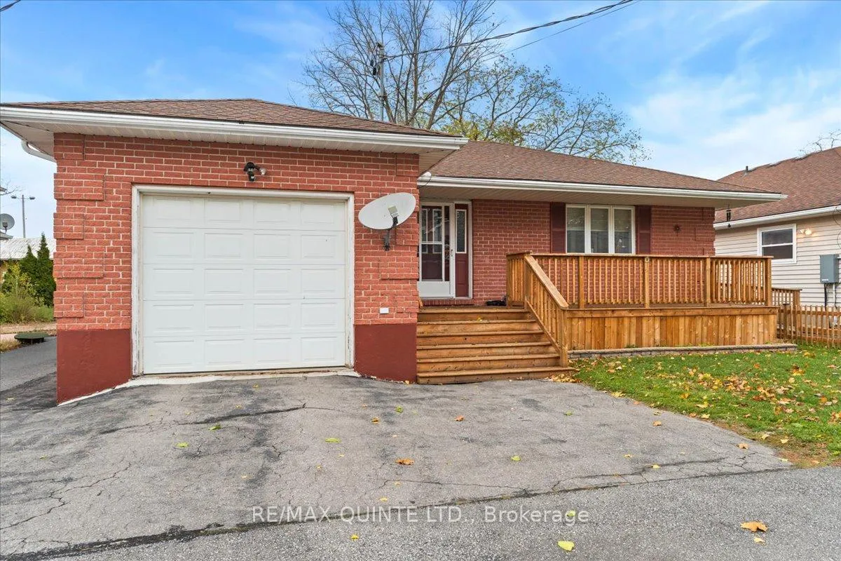 Photo 3 of 16 Maple Avenue, Prince Edward County, Picton Ward — HOMEH