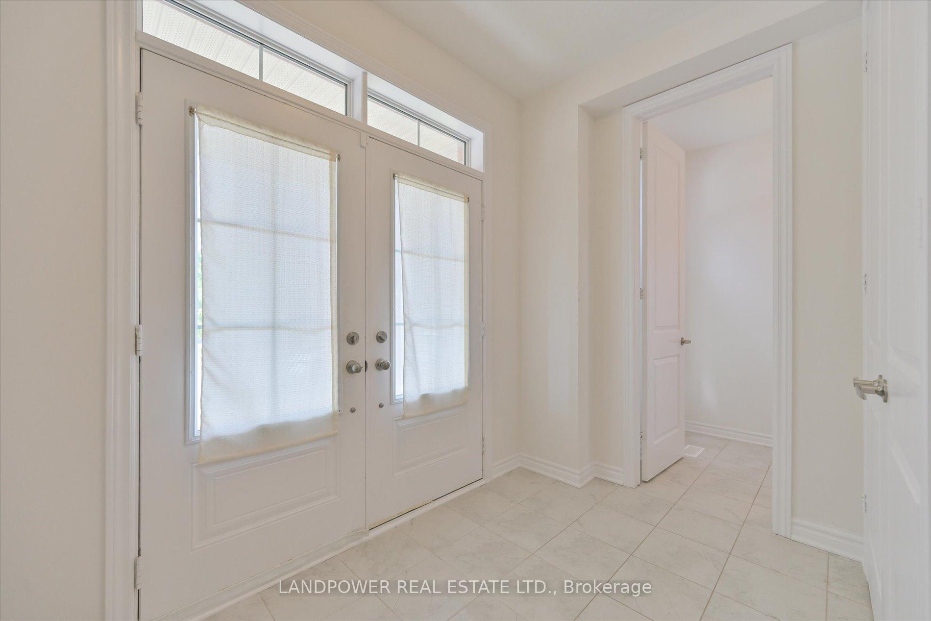 Photo 3 of 1021 Barton Way, Innisfil, Alcona — HOMEH