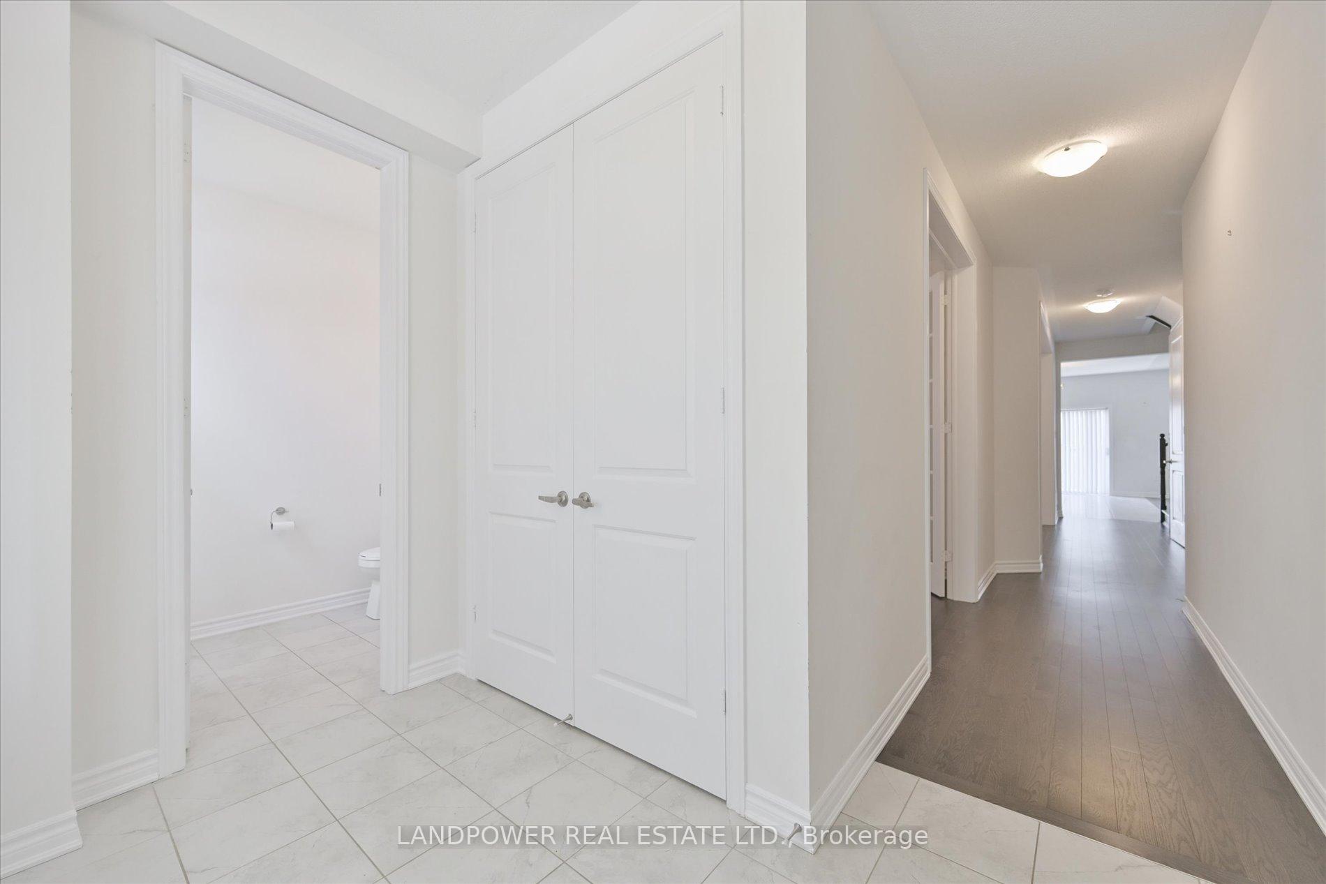 Photo 4 of 1021 Barton Way, Innisfil, Alcona — HOMEH