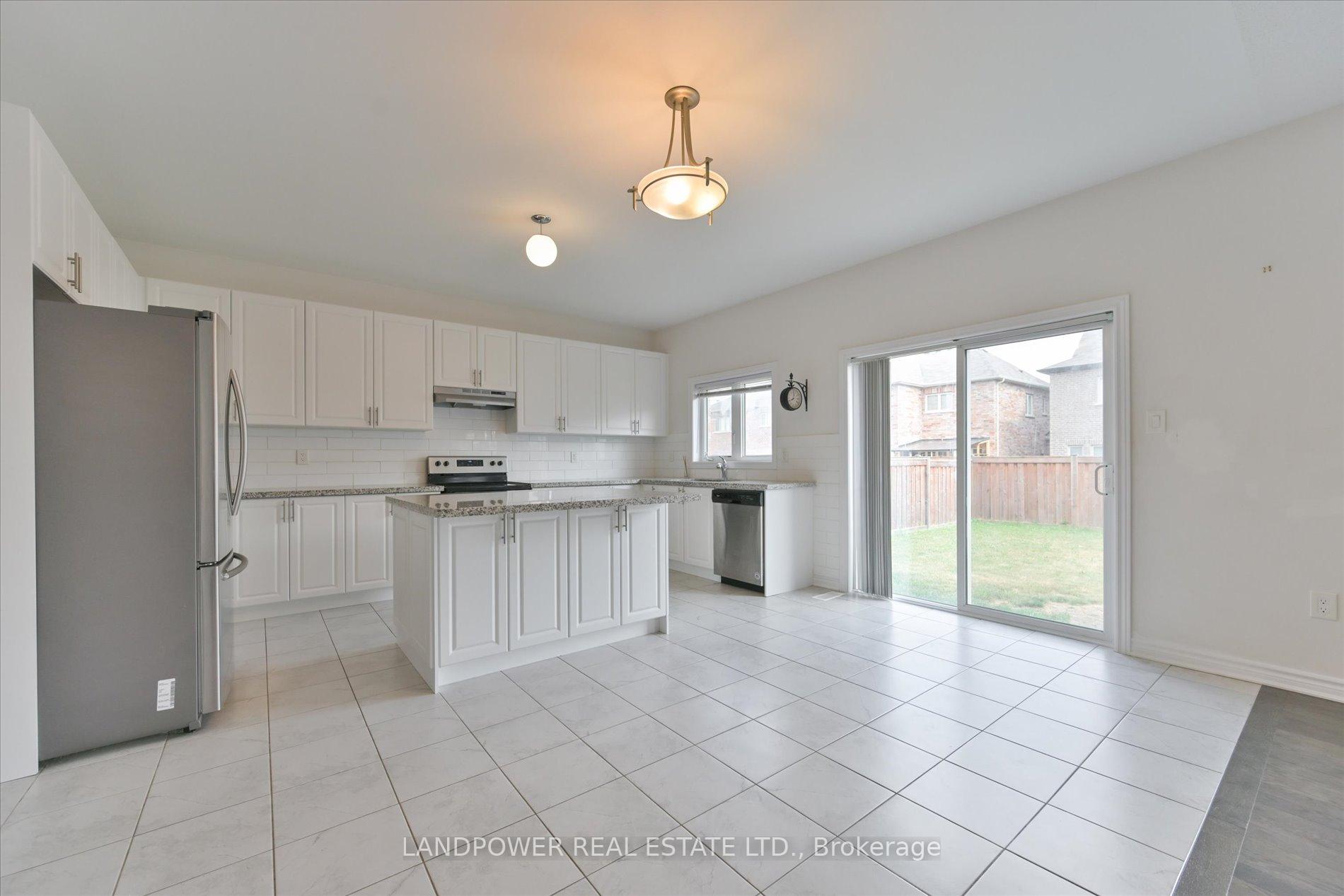 Photo 8 of 1021 Barton Way, Innisfil, Alcona — HOMEH