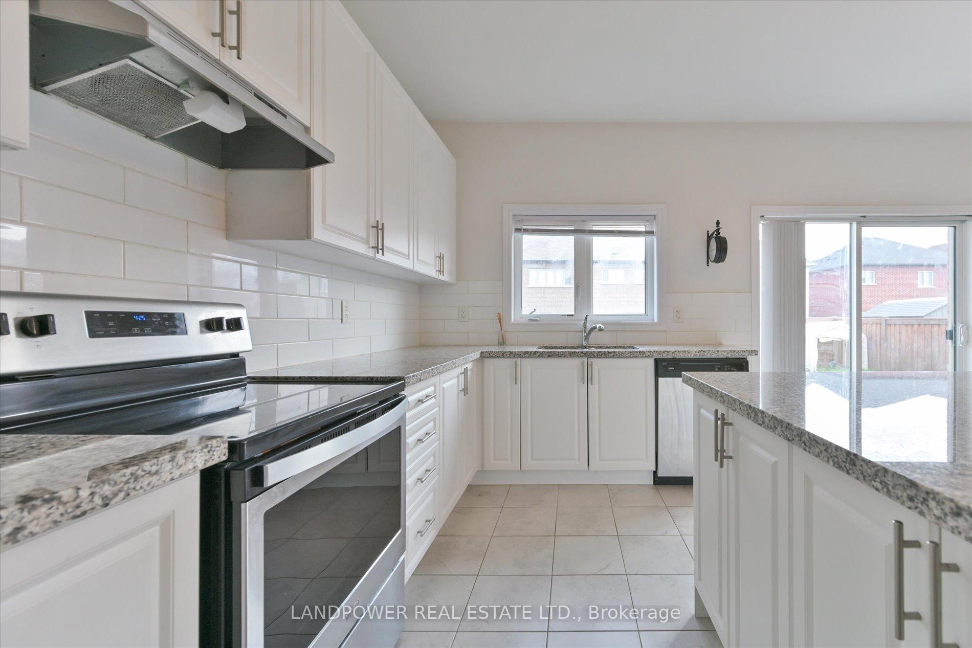 Photo 9 of 1021 Barton Way, Innisfil, Alcona — HOMEH