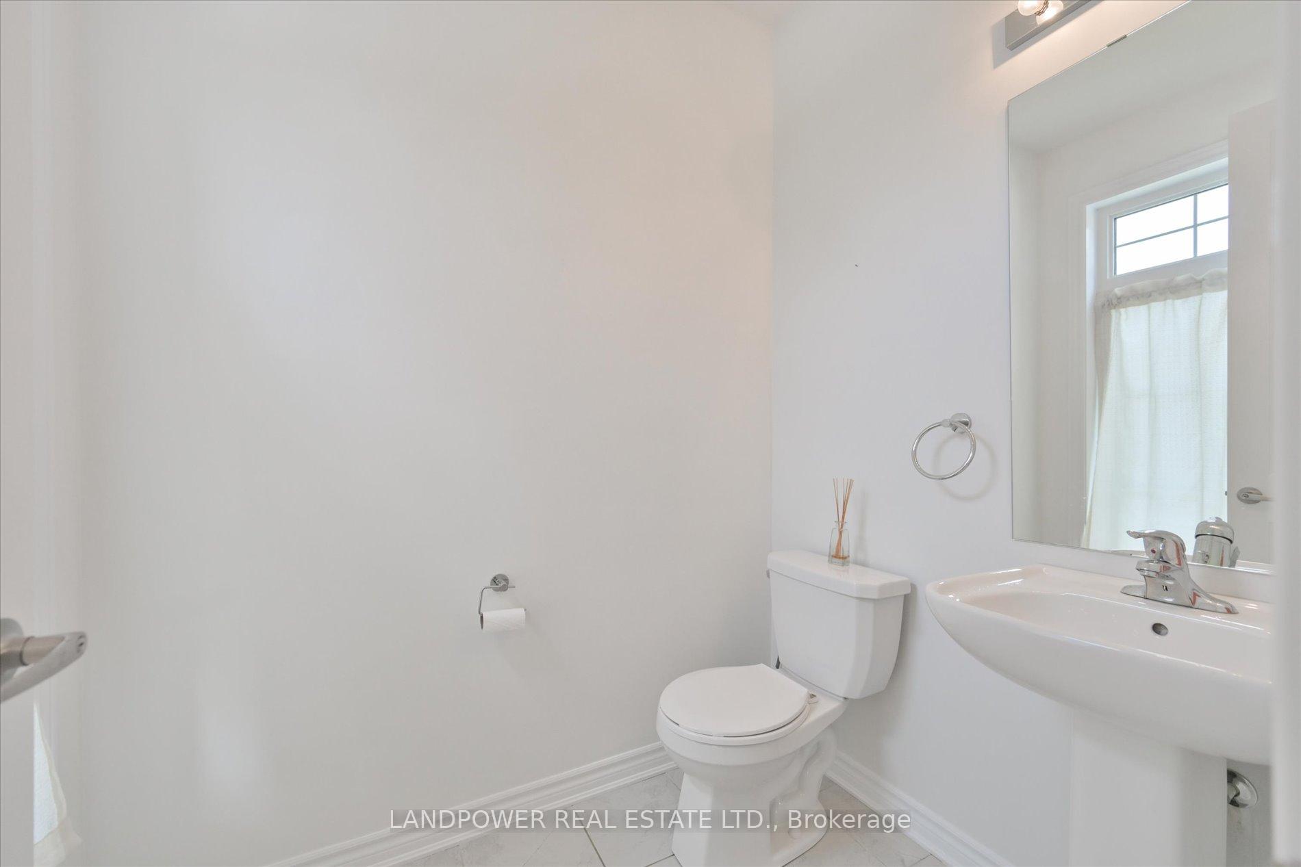 Photo 14 of 1021 Barton Way, Innisfil, Alcona — HOMEH