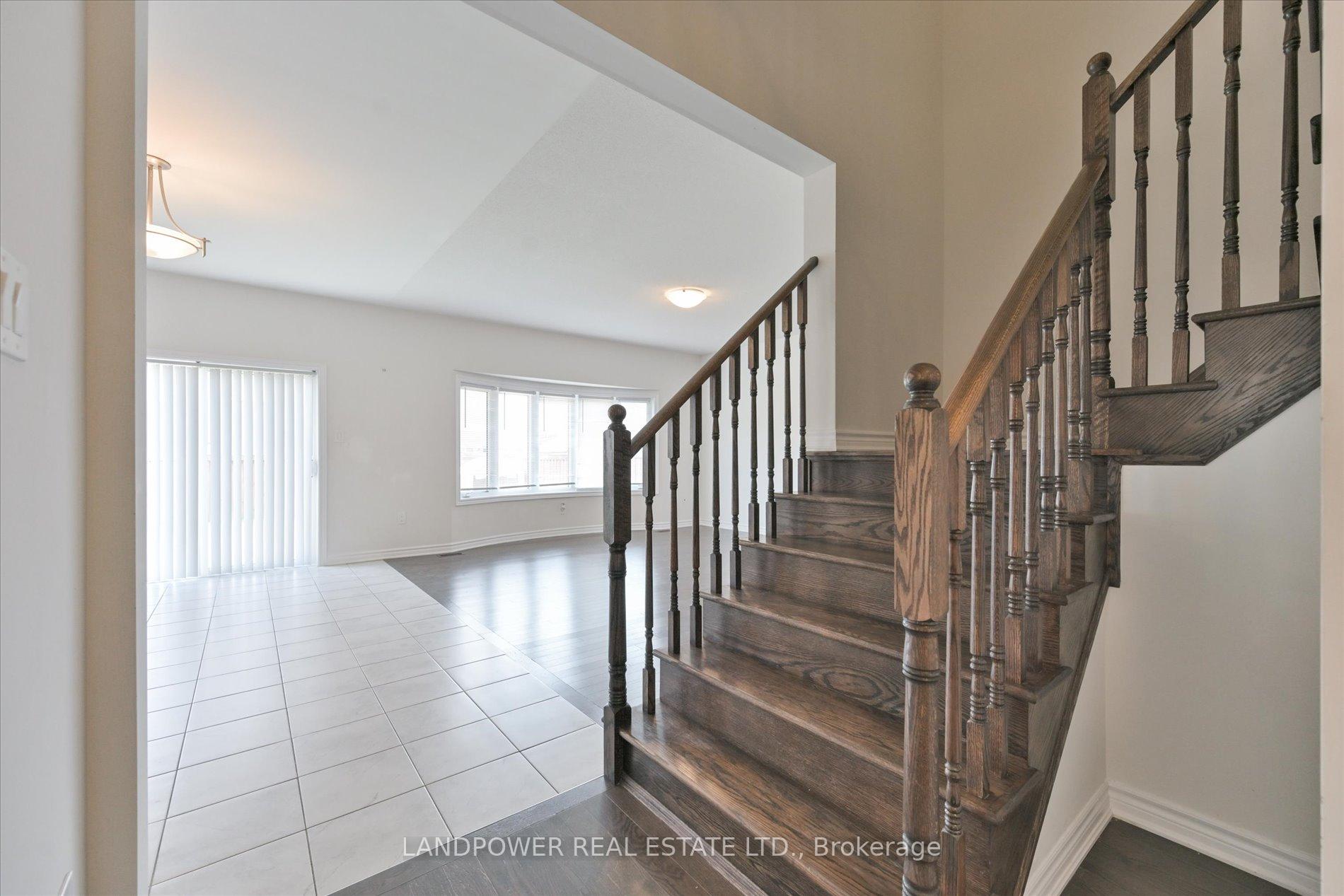 Photo 15 of 1021 Barton Way, Innisfil, Alcona — HOMEH