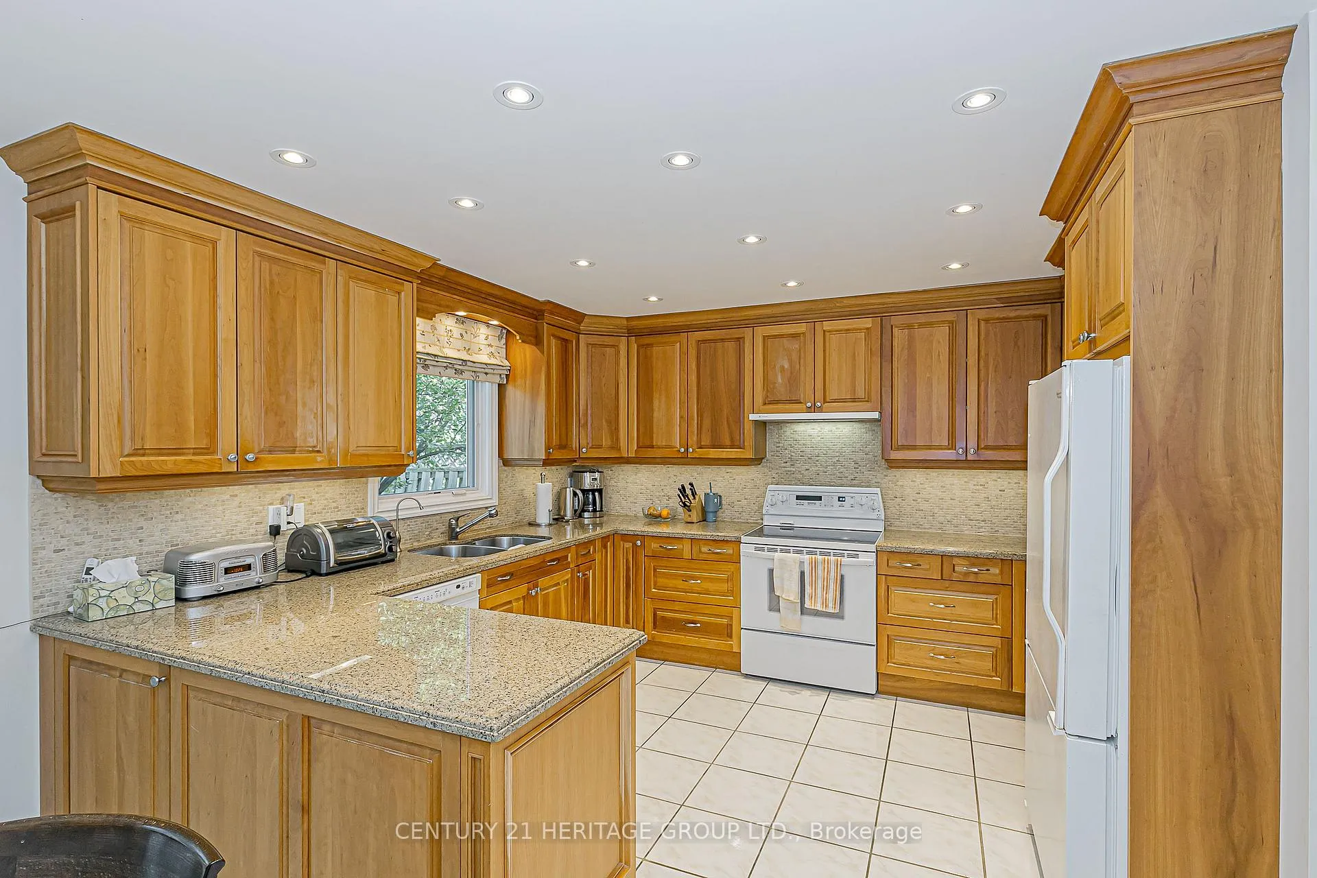 Photo 8 of 30 Rimmington Drive, Vaughan, Brownridge — HOMEH