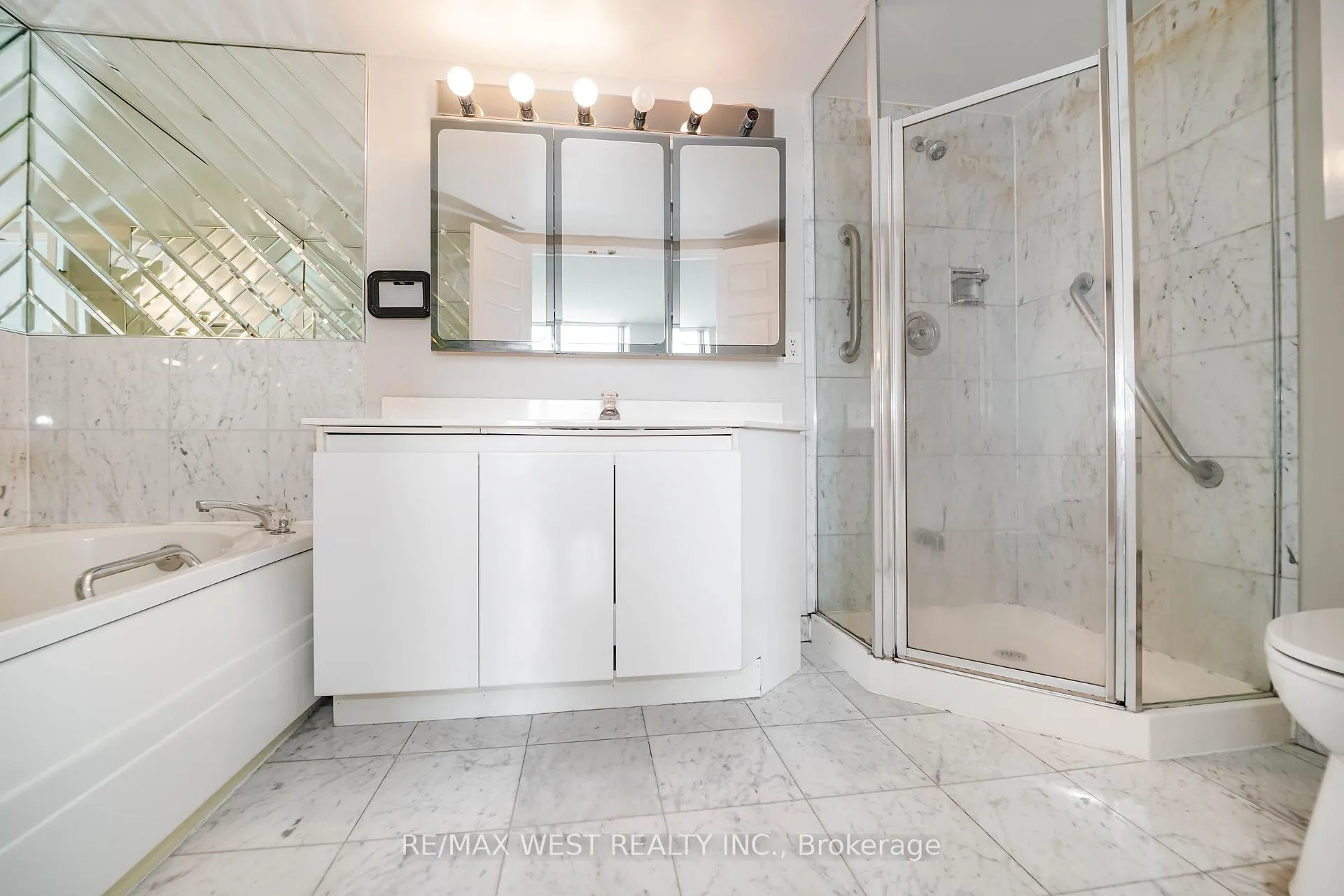 Photo 6 of Unit Lph12, 7825 Bayview Avenue, Markham, Aileen-Willowbrook — HOMEH