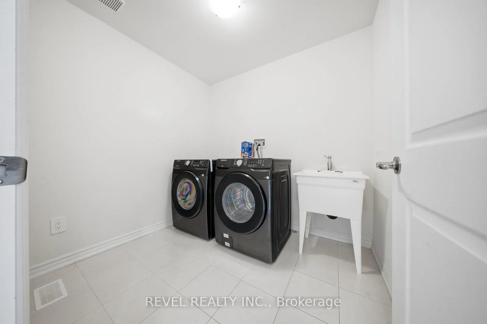 Photo 21 of 81 Hitchman Street, Brant, Paris — HOMEH