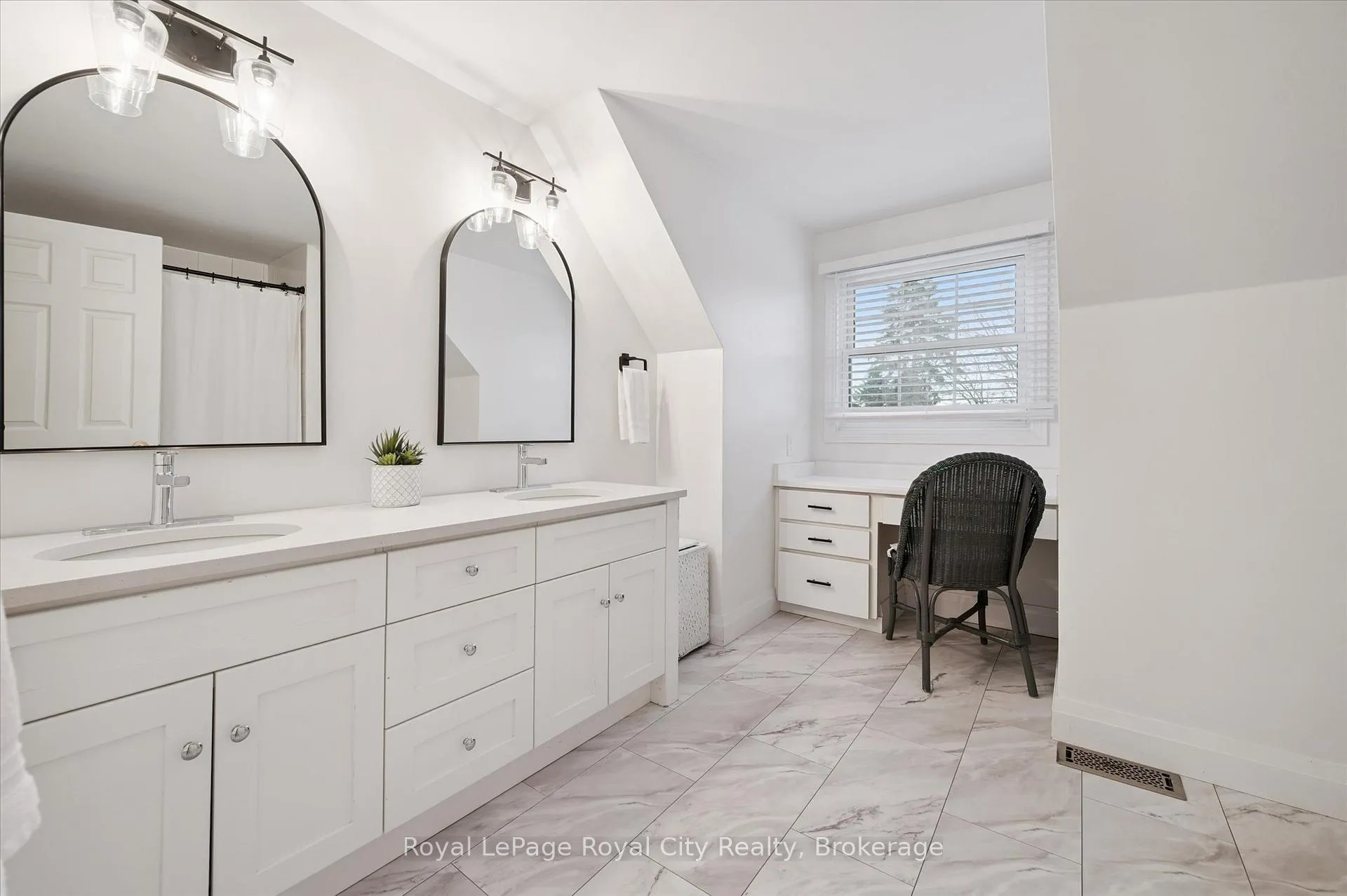 Photo 20 of 60 Hands Drive, Guelph, Kortright East — HOMEH