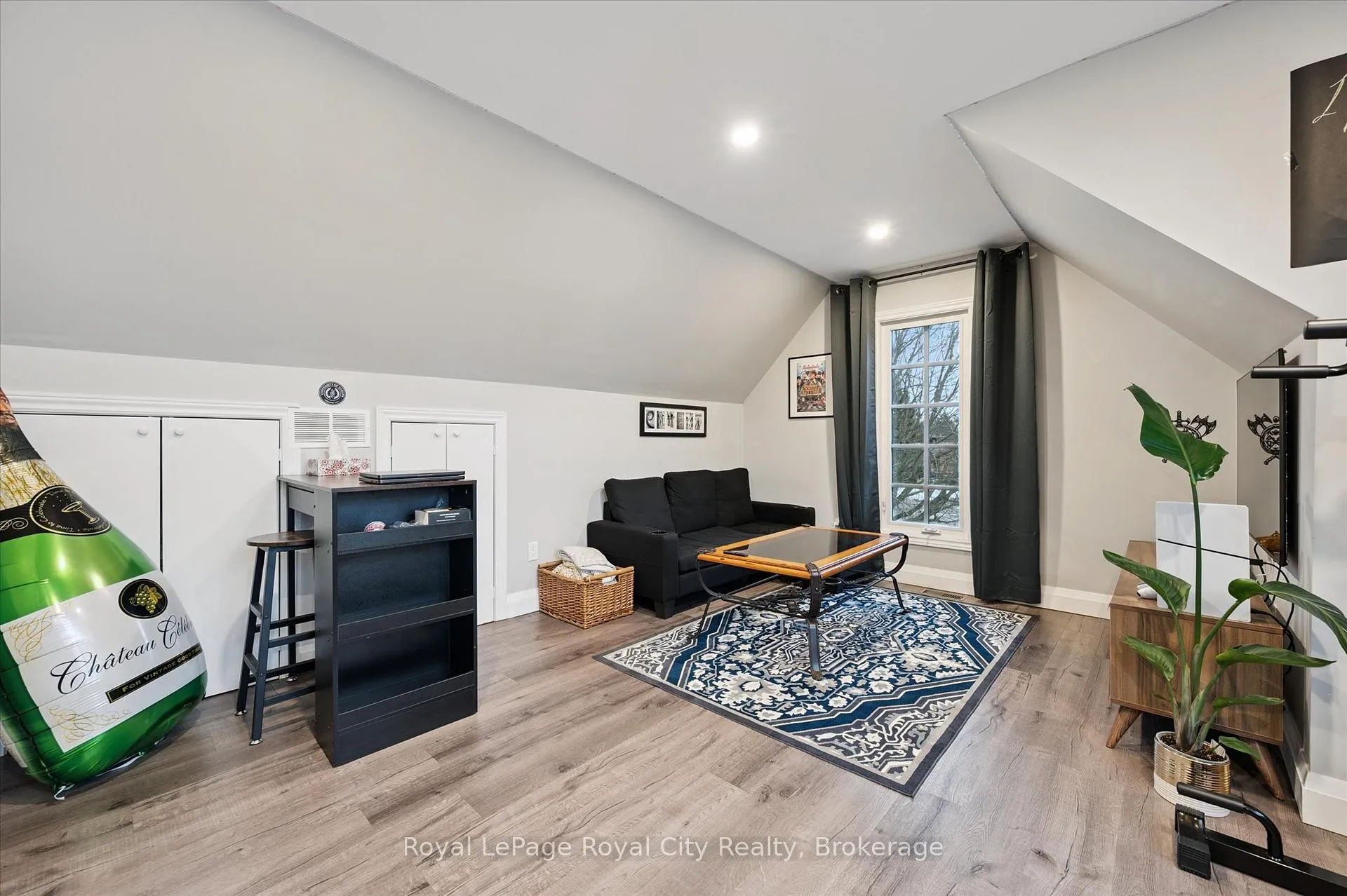Photo 33 of 60 Hands Drive, Guelph, Kortright East — HOMEH