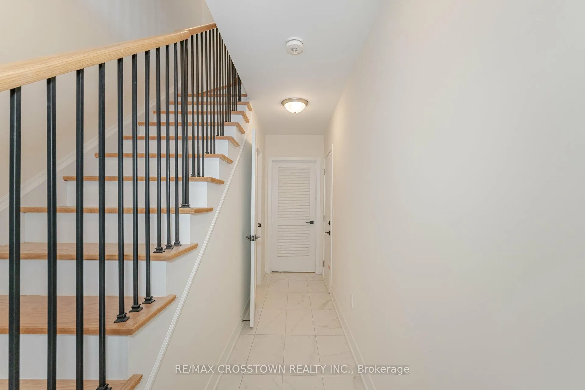 Photo 5 of 18 Mariners Pier Way, Orillia — HOMEH