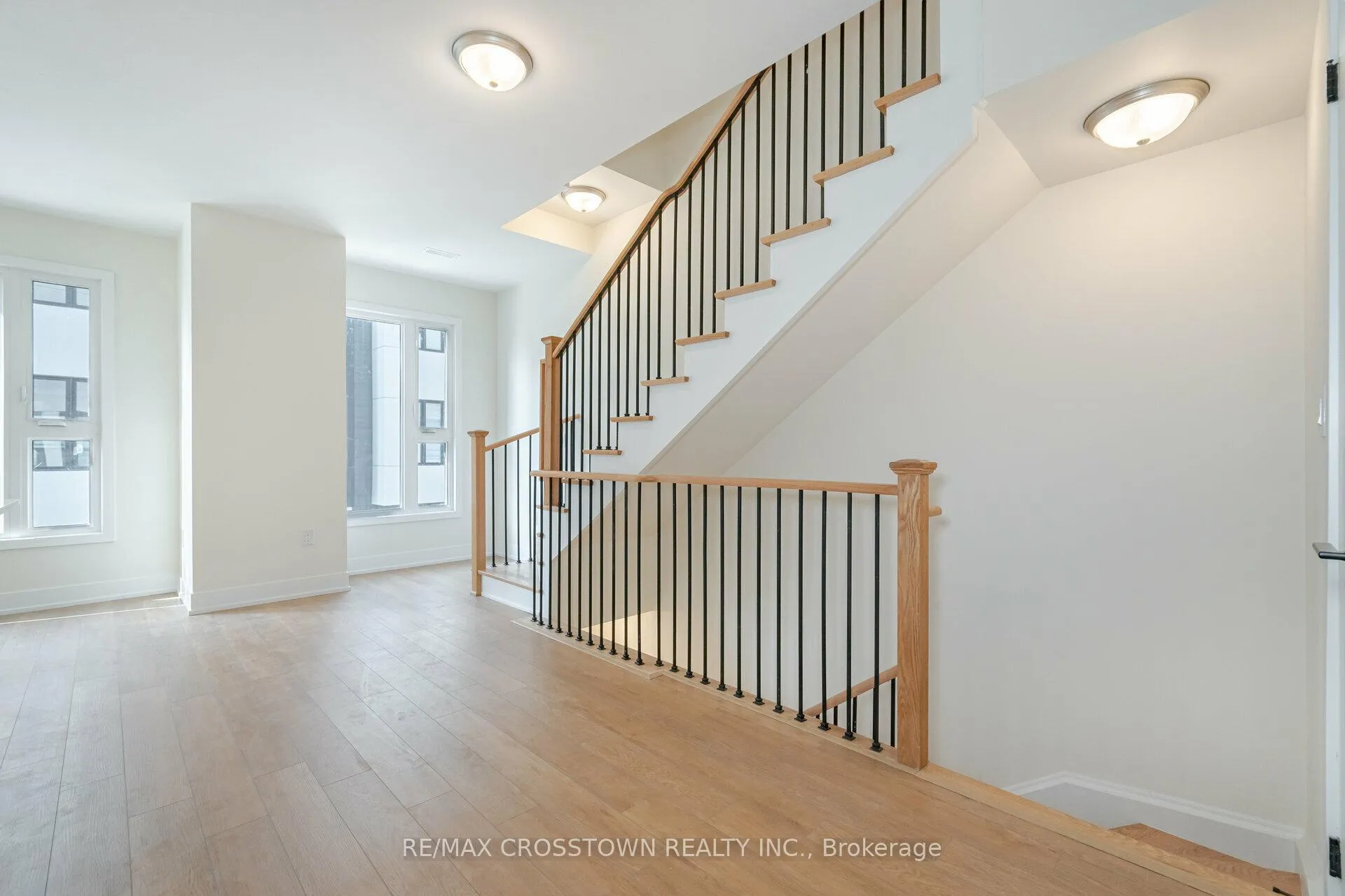 Photo 8 of 18 Mariners Pier Way, Orillia — HOMEH
