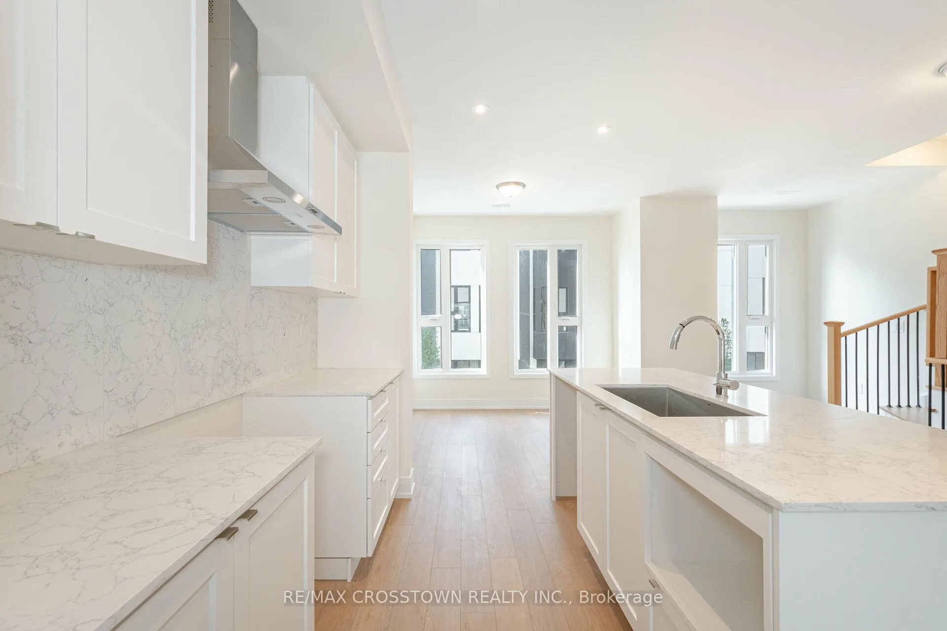 Photo 11 of 18 Mariners Pier Way, Orillia — HOMEH