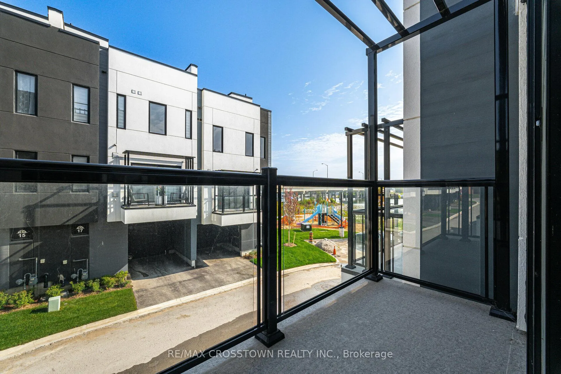 Photo 16 of 18 Mariners Pier Way, Orillia — HOMEH