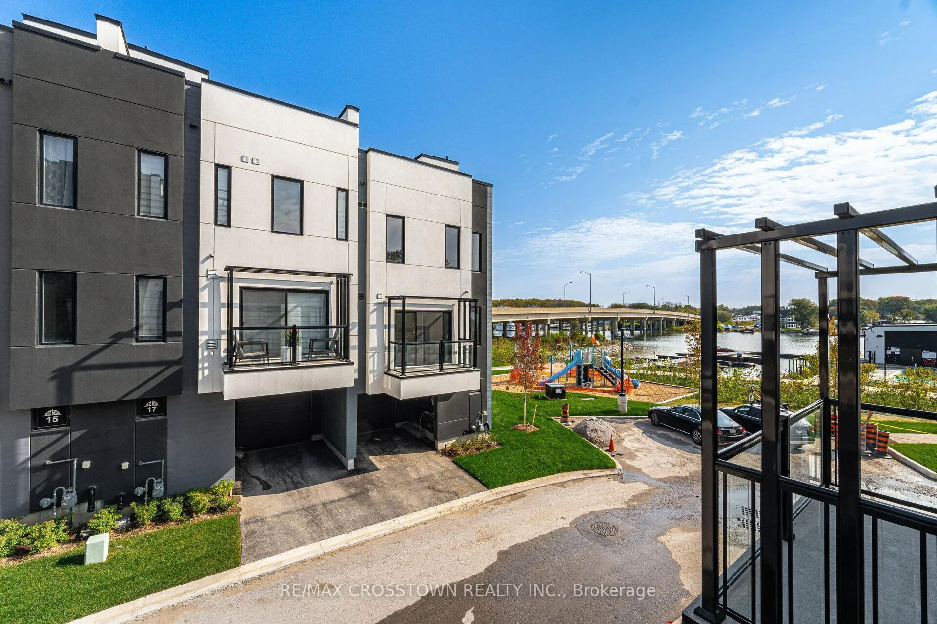 Photo 17 of 18 Mariners Pier Way, Orillia — HOMEH