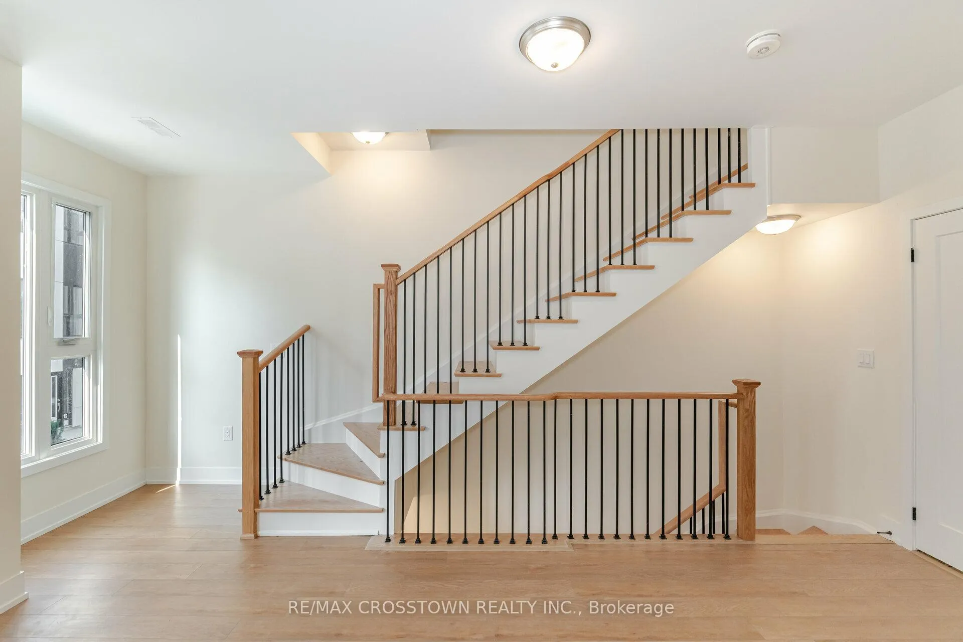 Photo 20 of 18 Mariners Pier Way, Orillia — HOMEH