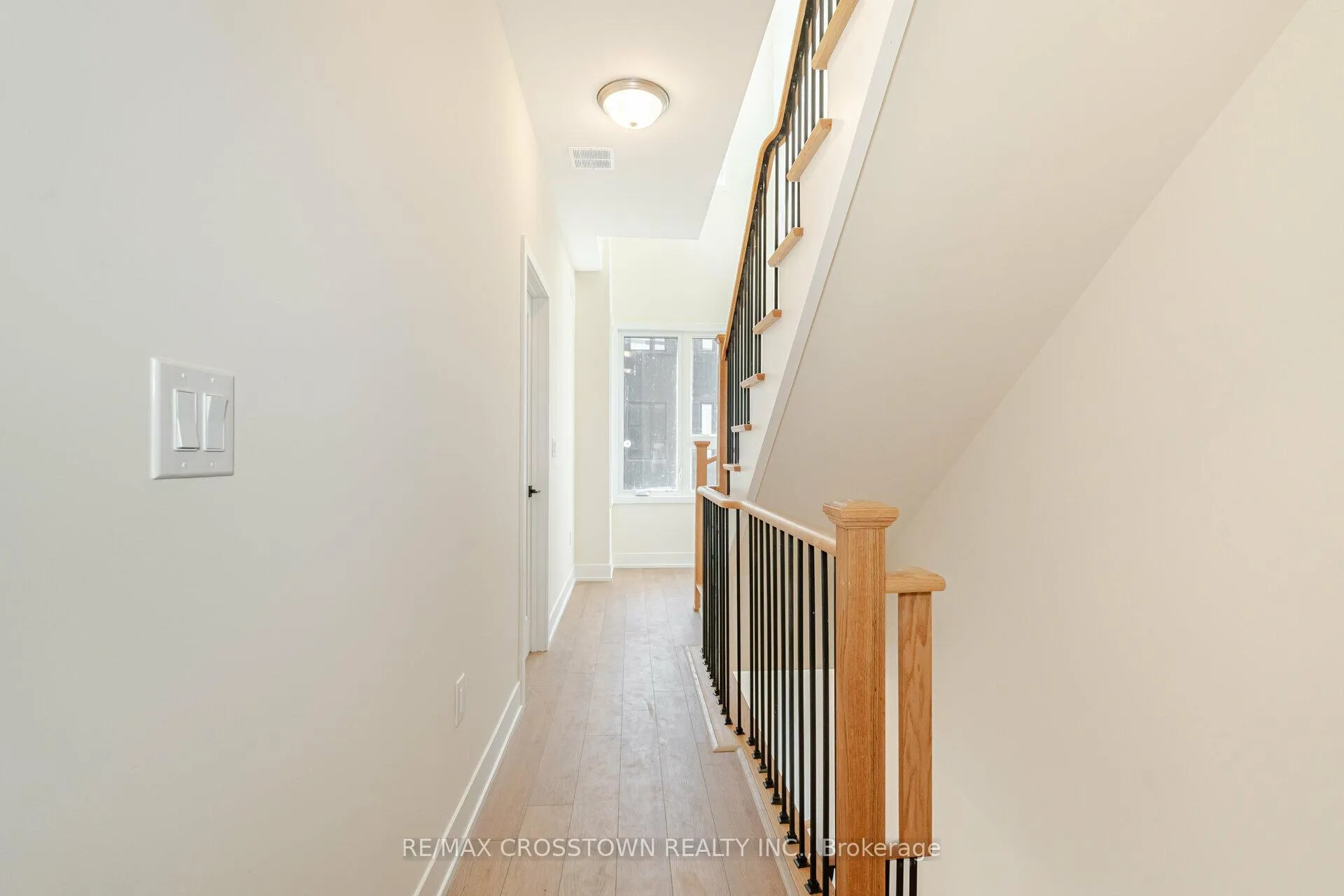 Photo 21 of 18 Mariners Pier Way, Orillia — HOMEH