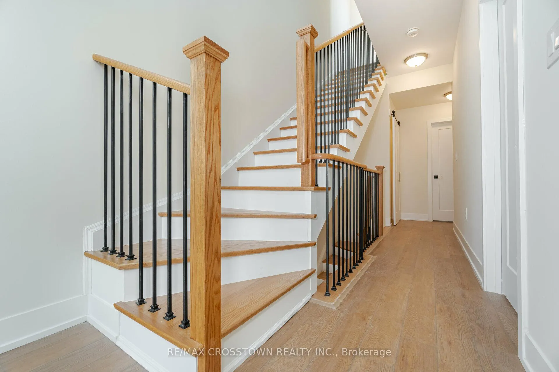 Photo 32 of 18 Mariners Pier Way, Orillia — HOMEH