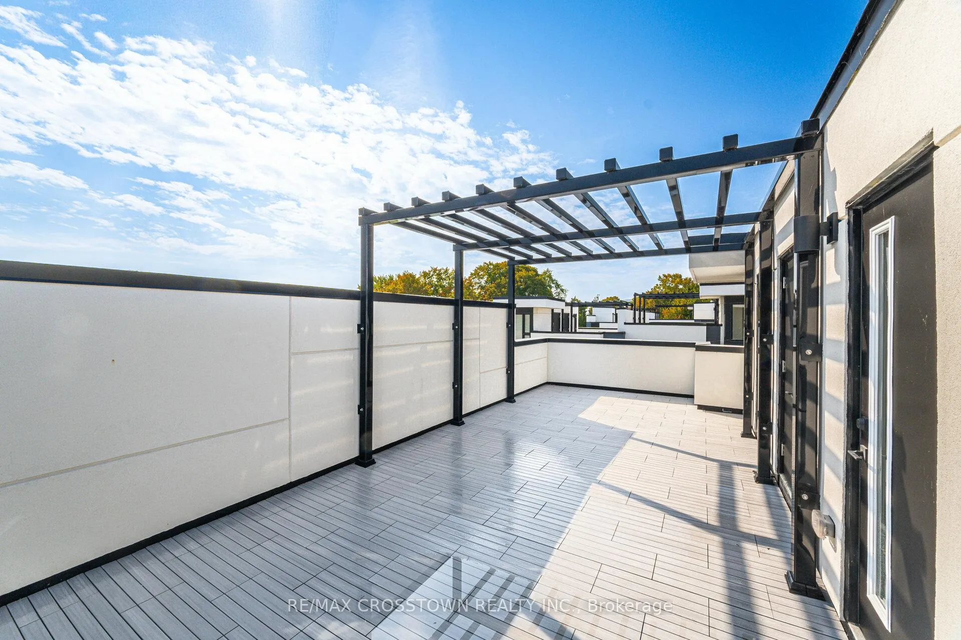 Photo 35 of 18 Mariners Pier Way, Orillia — HOMEH
