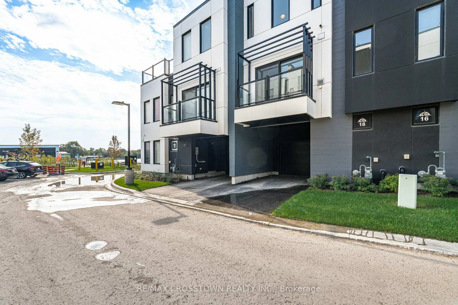 Photo 40 of 18 Mariners Pier Way, Orillia — HOMEH