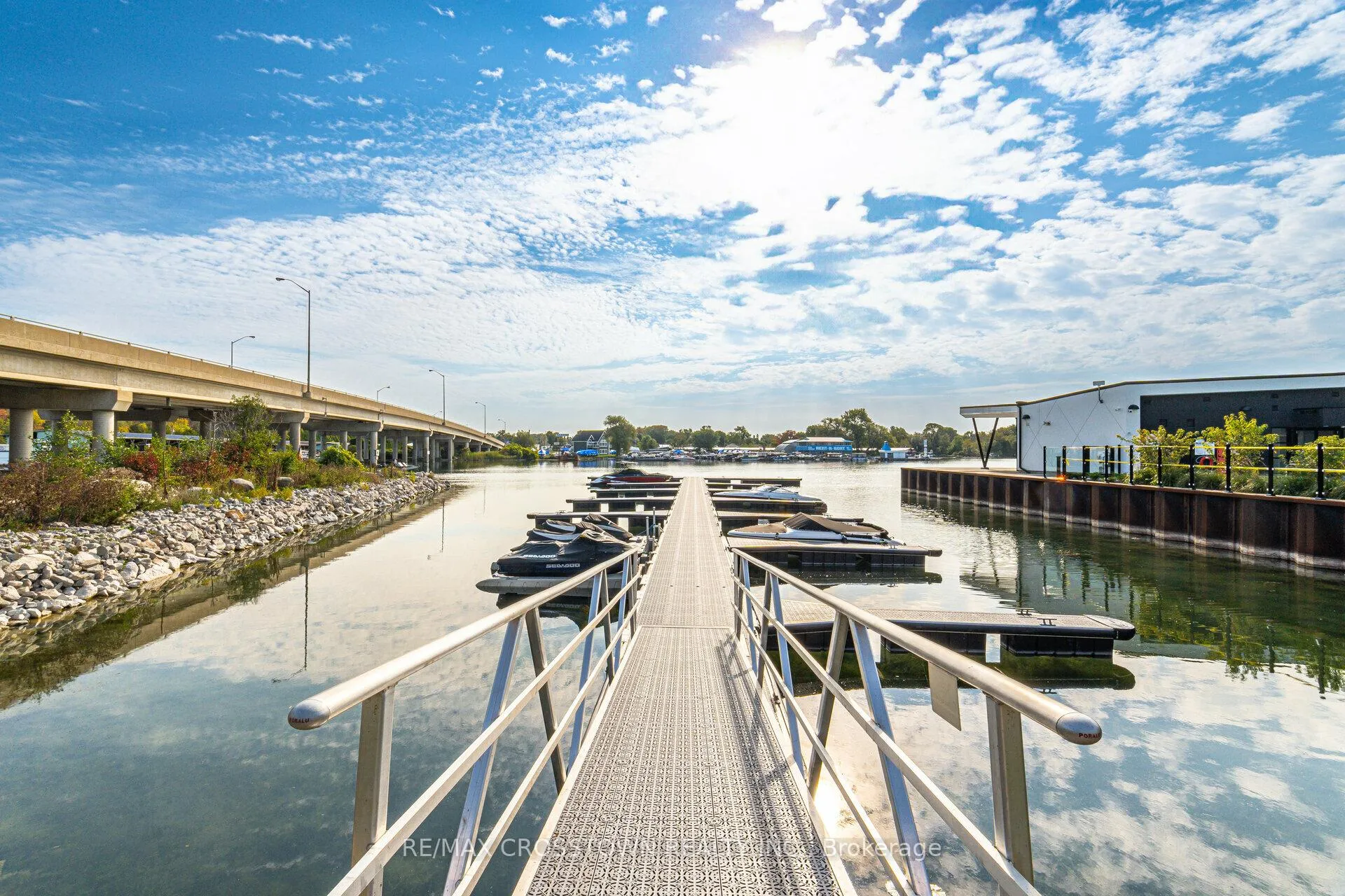 Photo 43 of 18 Mariners Pier Way, Orillia — HOMEH
