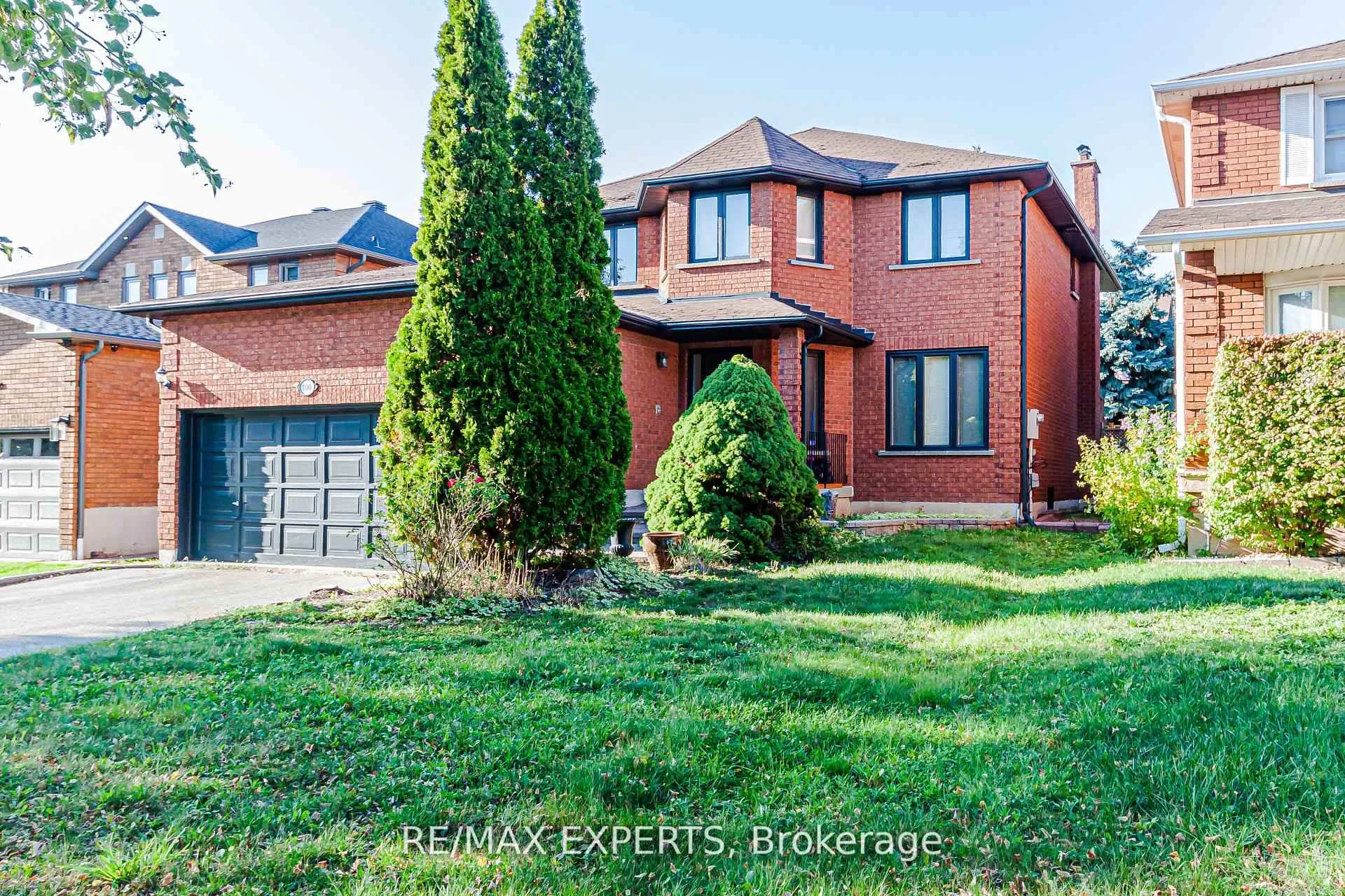 Photo 2 of 100 Nimbus Place, Vaughan, East Woodbridge — HOMEH