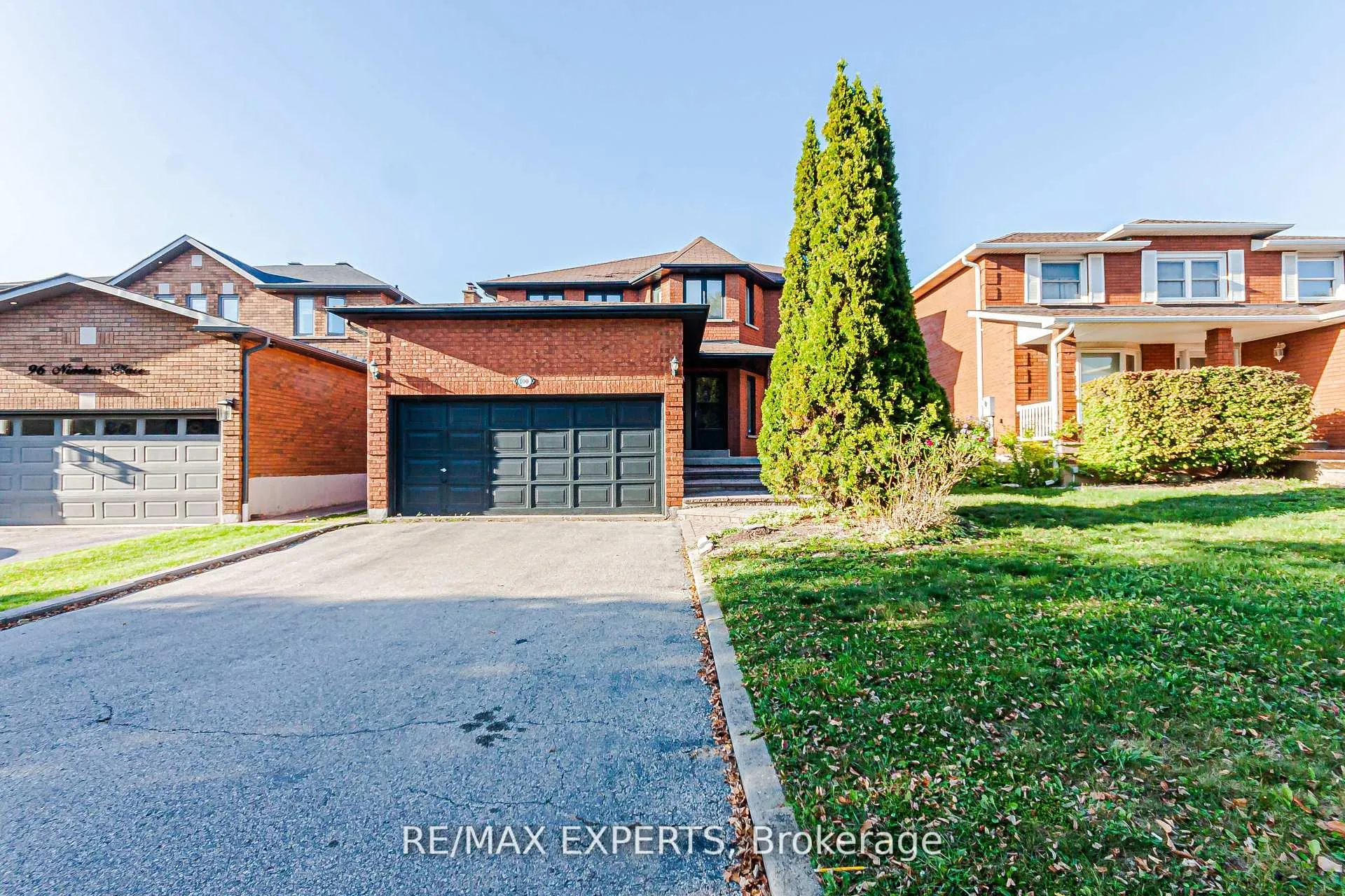 Photo 4 of 100 Nimbus Place, Vaughan, East Woodbridge — HOMEH