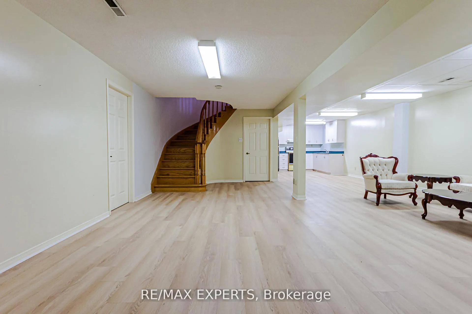 Photo 7 of 100 Nimbus Place, Vaughan, East Woodbridge — HOMEH
