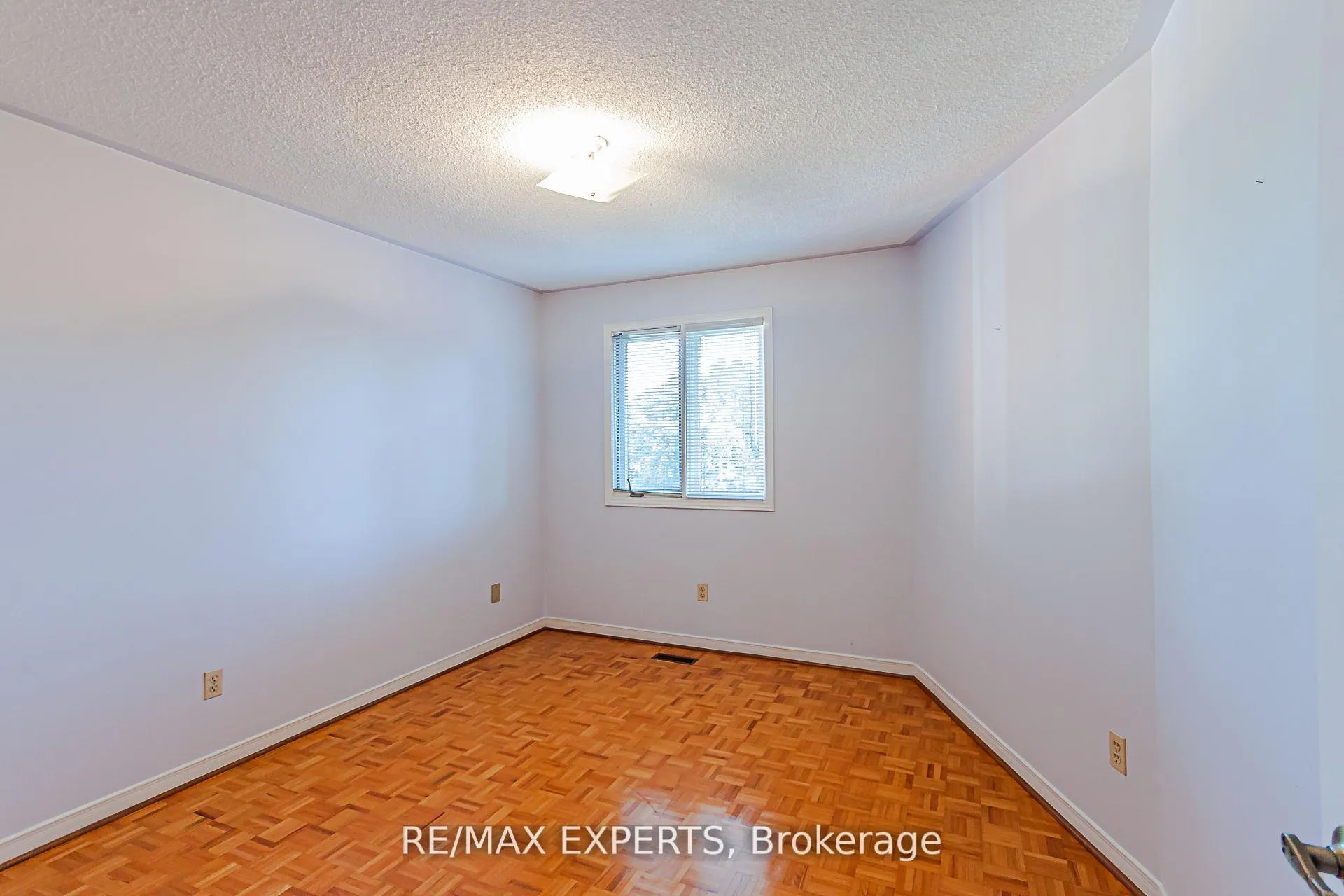 Photo 13 of 100 Nimbus Place, Vaughan, East Woodbridge — HOMEH