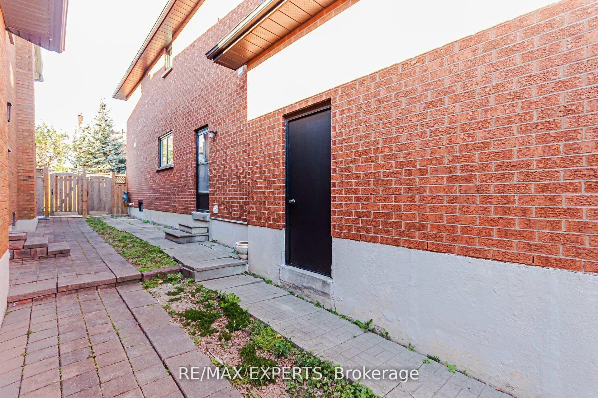 Photo 40 of 100 Nimbus Place, Vaughan, East Woodbridge — HOMEH