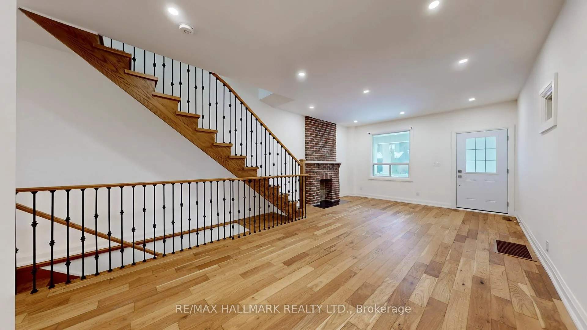 Photo 4 of 911 Logan Avenue, Toronto, Playter Estates-Danforth — HOMEH