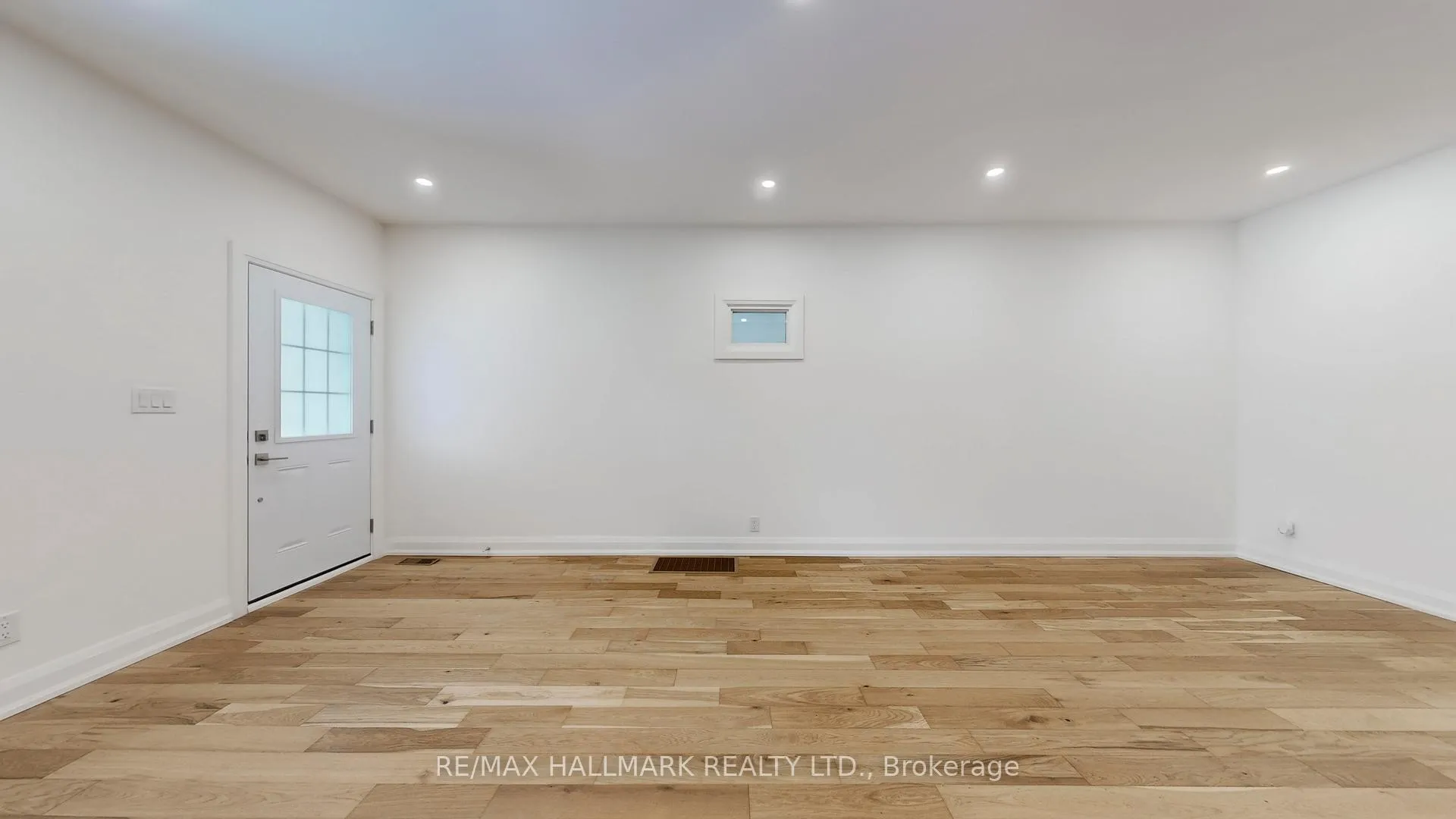 Photo 10 of 911 Logan Avenue, Toronto, Playter Estates-Danforth — HOMEH