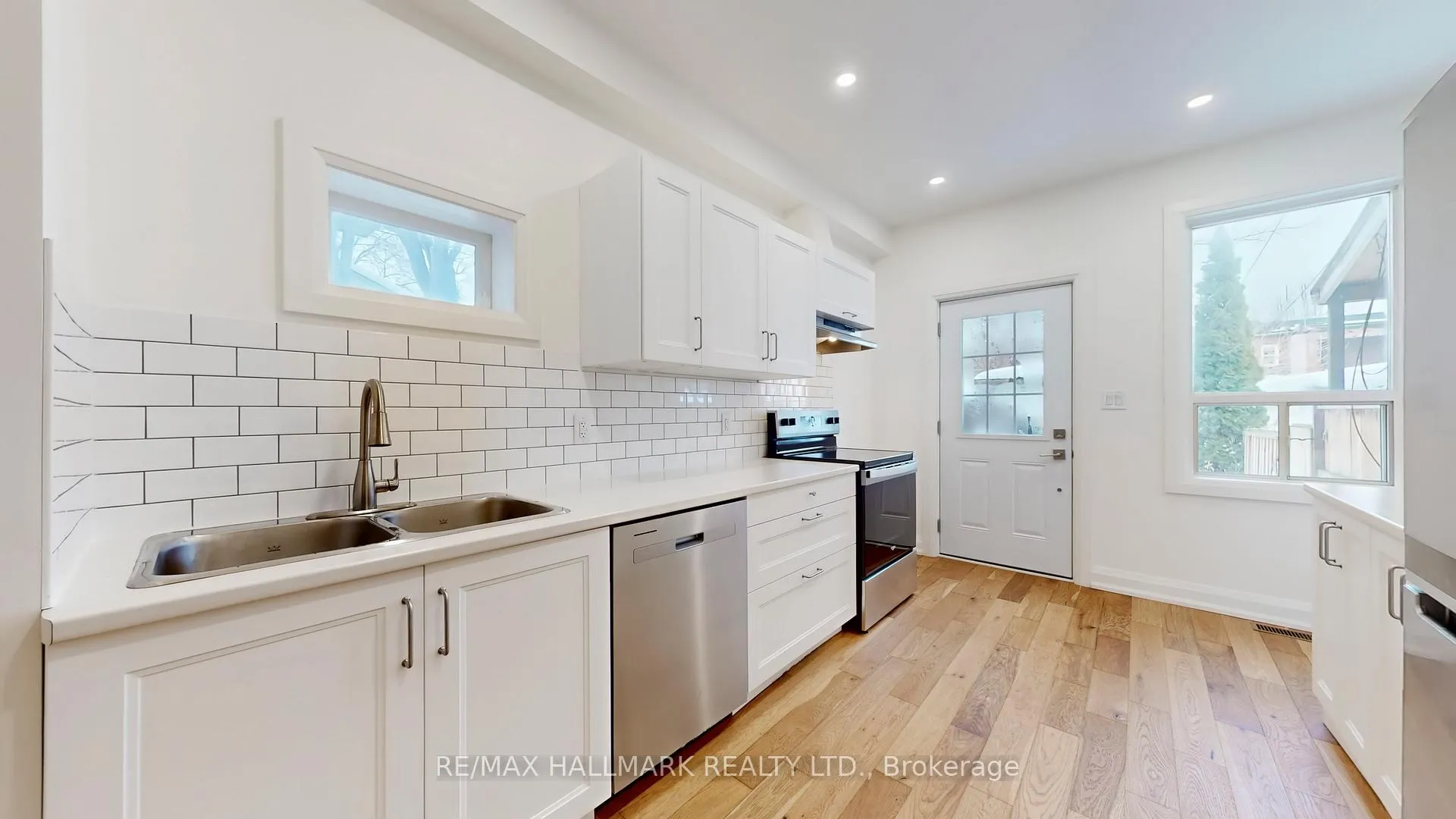Photo 11 of 911 Logan Avenue, Toronto, Playter Estates-Danforth — HOMEH