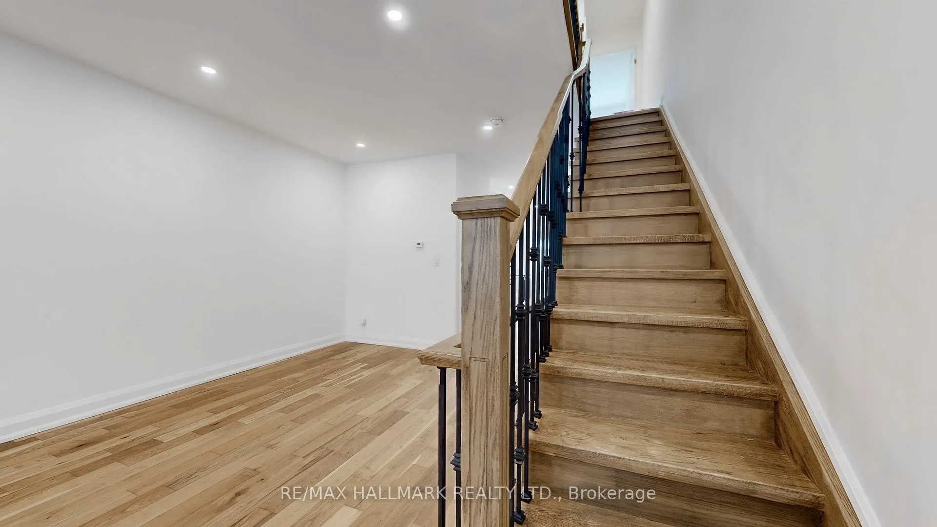 Photo 18 of 911 Logan Avenue, Toronto, Playter Estates-Danforth — HOMEH