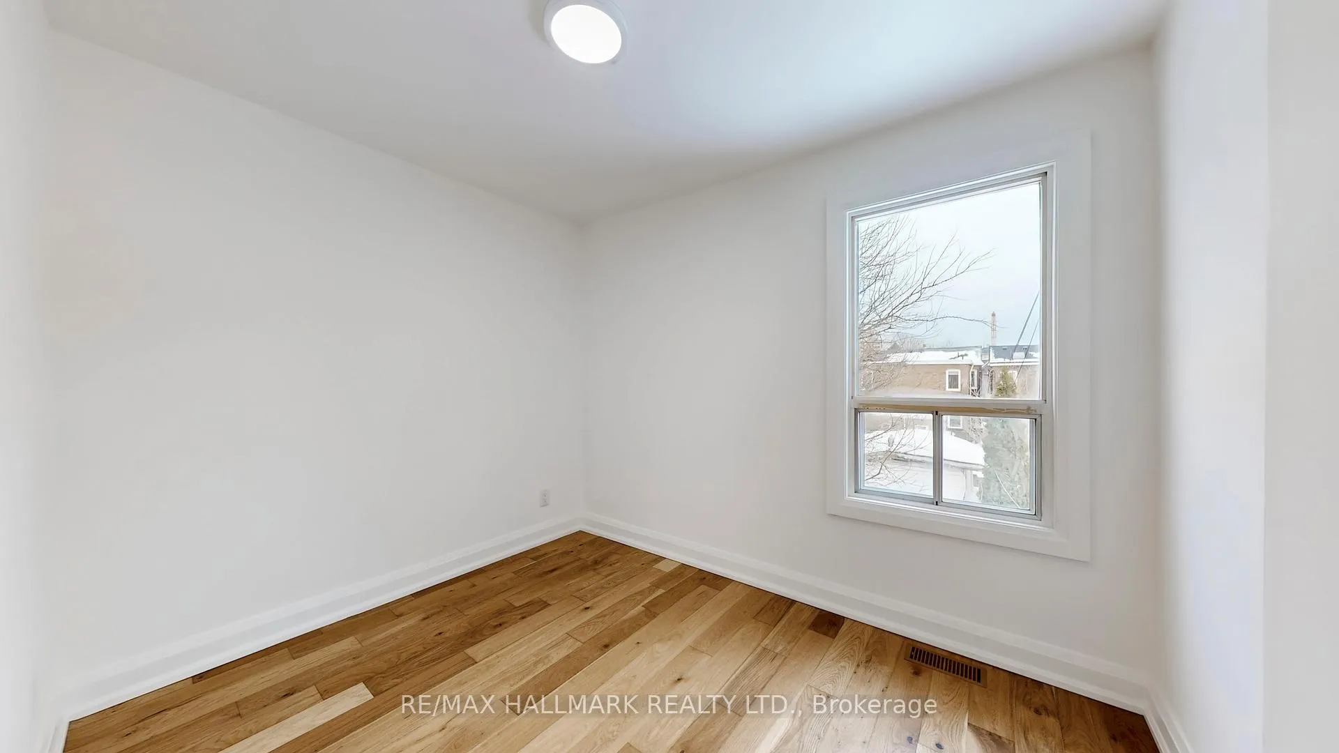 Photo 25 of 911 Logan Avenue, Toronto, Playter Estates-Danforth — HOMEH