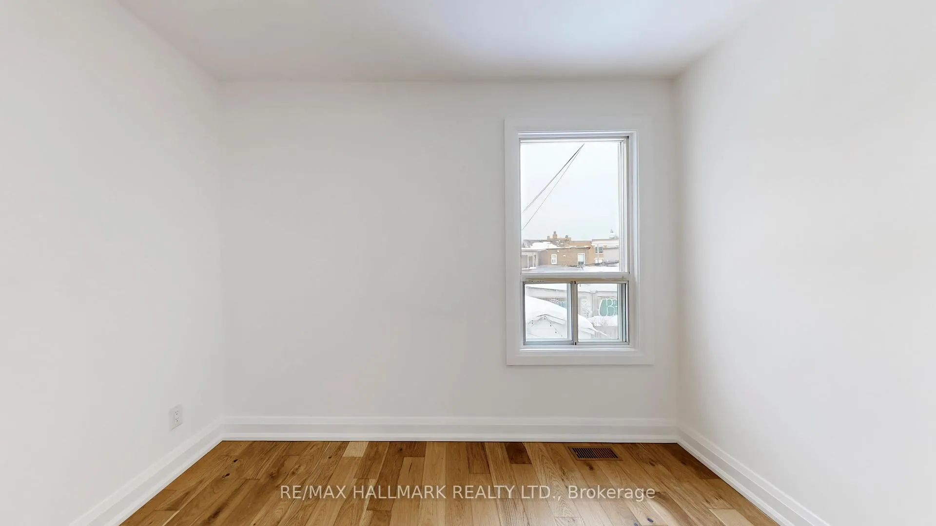 Photo 28 of 911 Logan Avenue, Toronto, Playter Estates-Danforth — HOMEH
