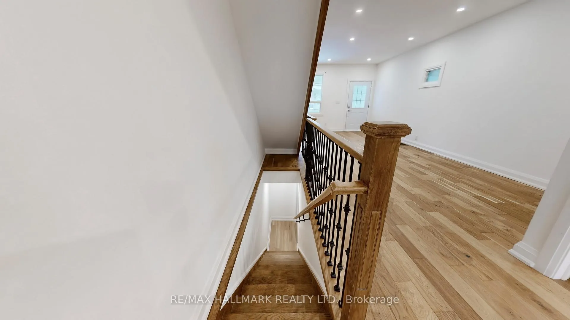 Photo 30 of 911 Logan Avenue, Toronto, Playter Estates-Danforth — HOMEH
