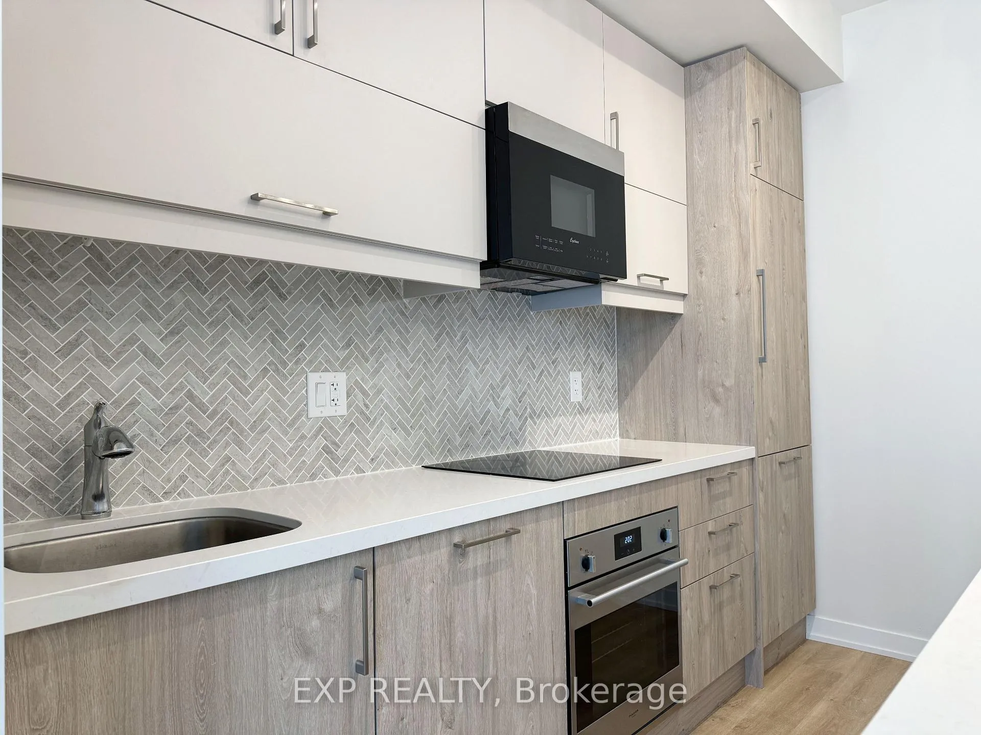 Photo 5 of Unit 513, 8119 Birchmount Road, Markham, Unionville — HOMEH