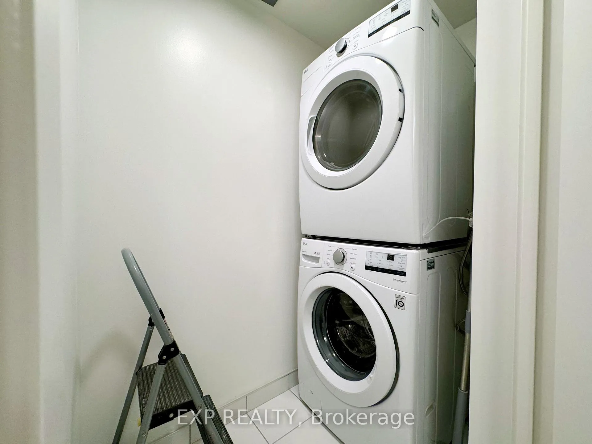Photo 12 of Unit 513, 8119 Birchmount Road, Markham, Unionville — HOMEH
