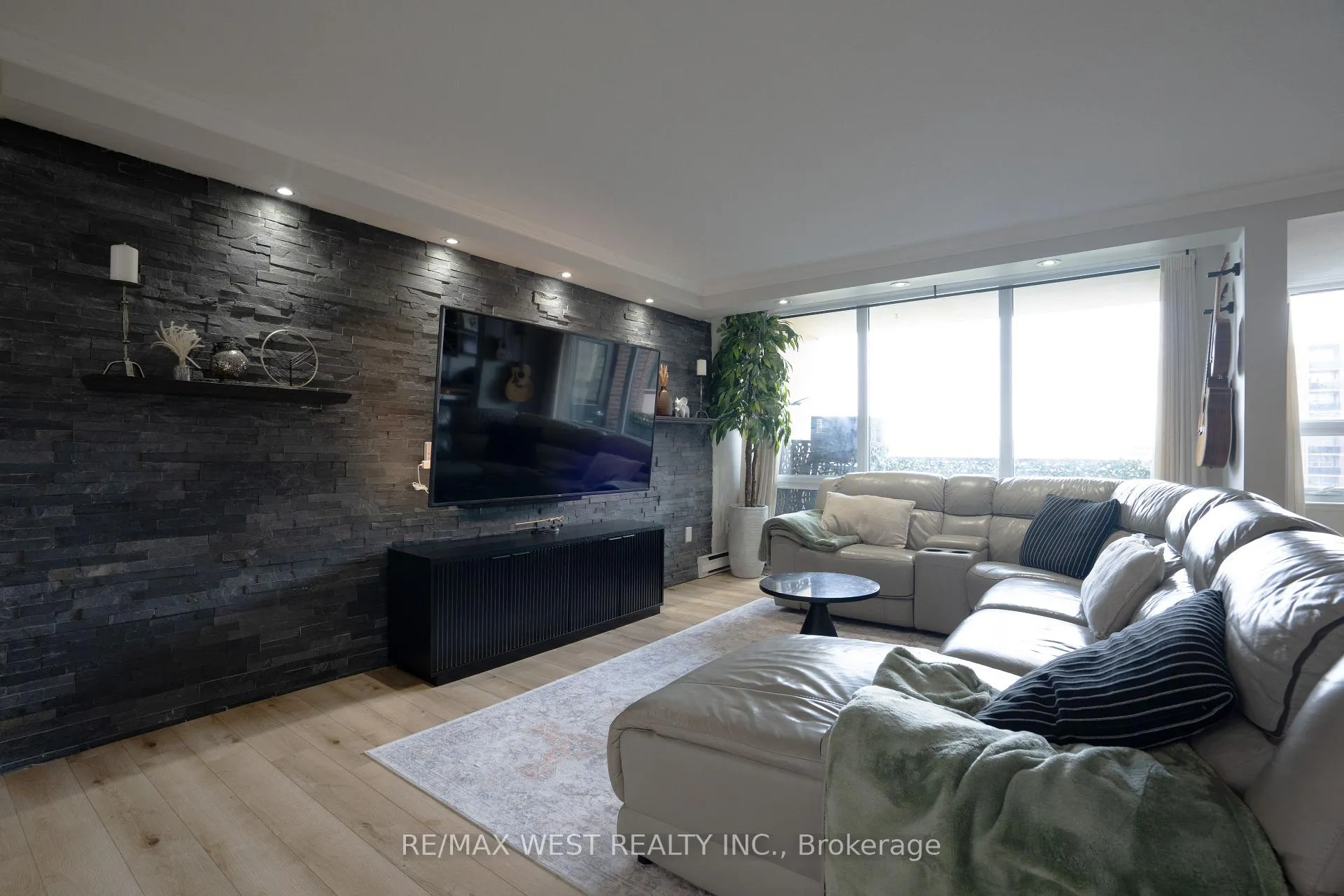Photo 8 of Unit 1603, 61 Richview Road, Etobicoke, Humber Heights — HOMEH